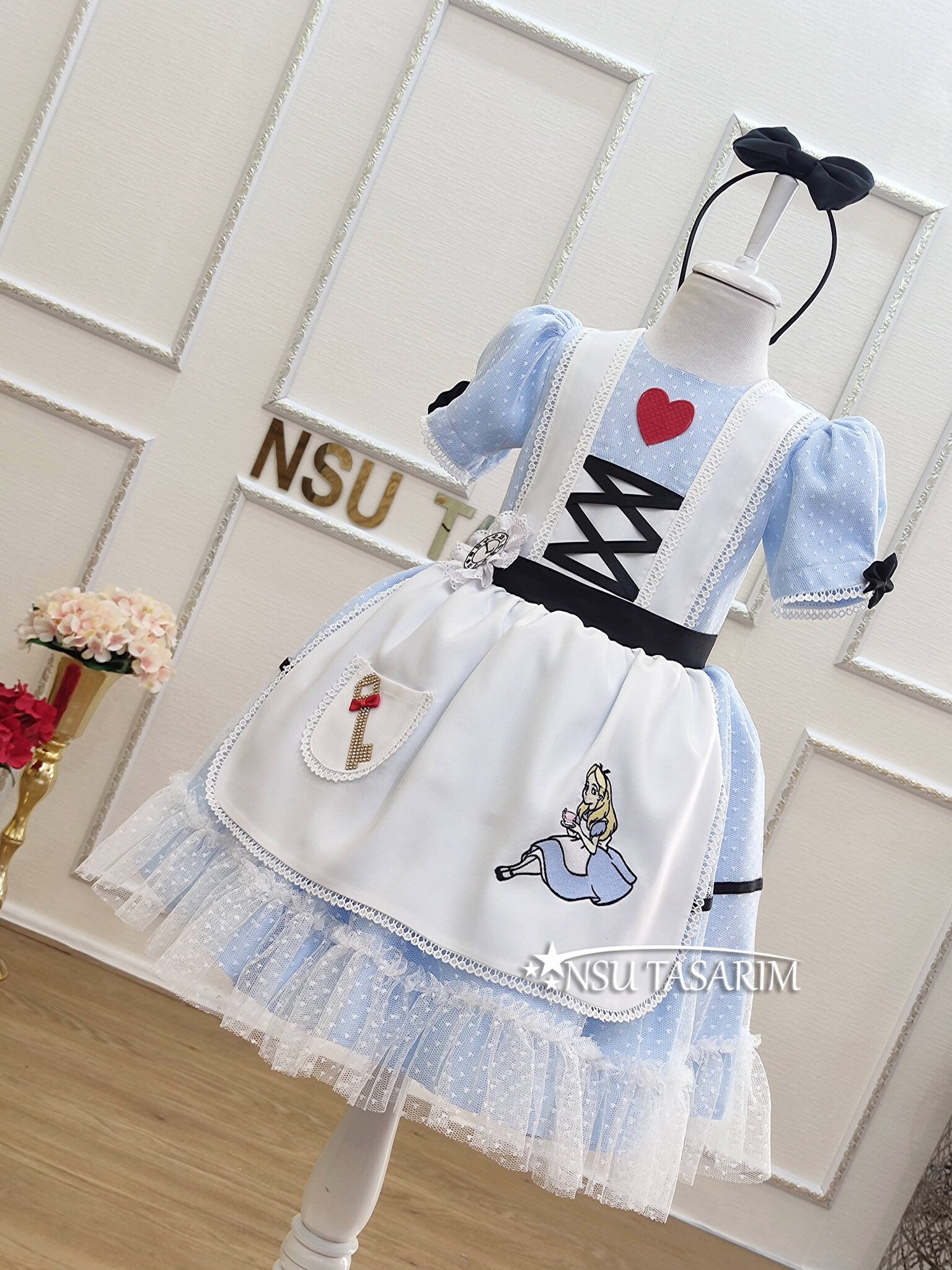 Alice theme dress . Baby girl dress. Alice wonderland birthday dress. Alice  wonderland costume. Disney. For special occasion. Handmade! – Kids Dressy