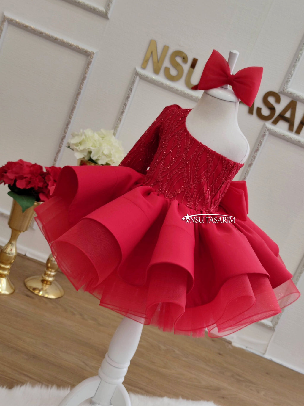 Baby girl dress shiny red . Sparkle red. Birthday dress.
