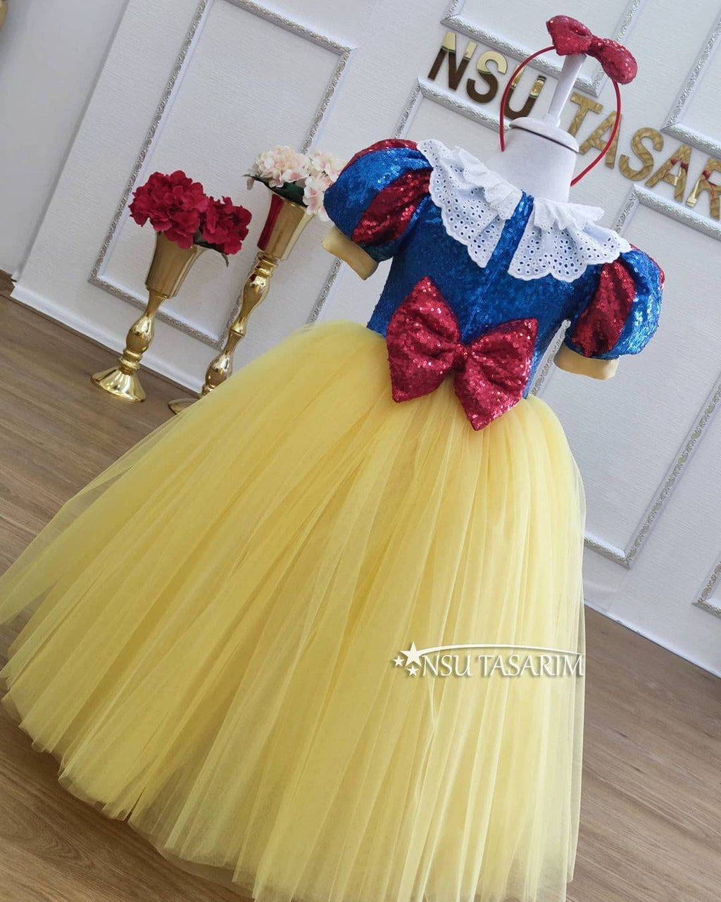 Snow white dress. Baby girl dress. For special occasion. 1st Birthday dress. First Birthday Dress. Handmade!
