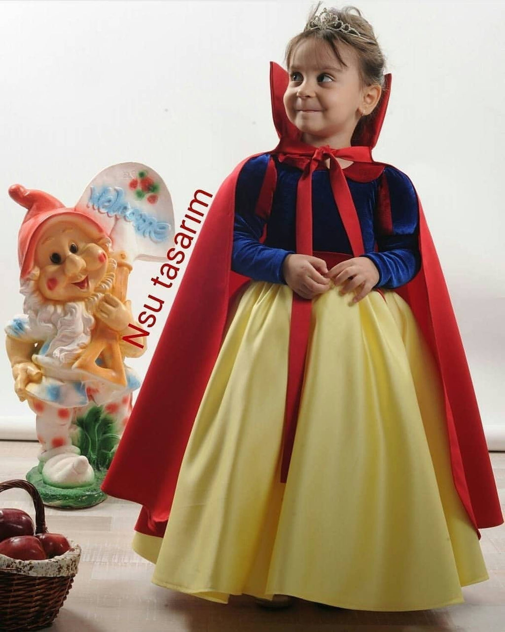 Snow white dress. Velvet top.