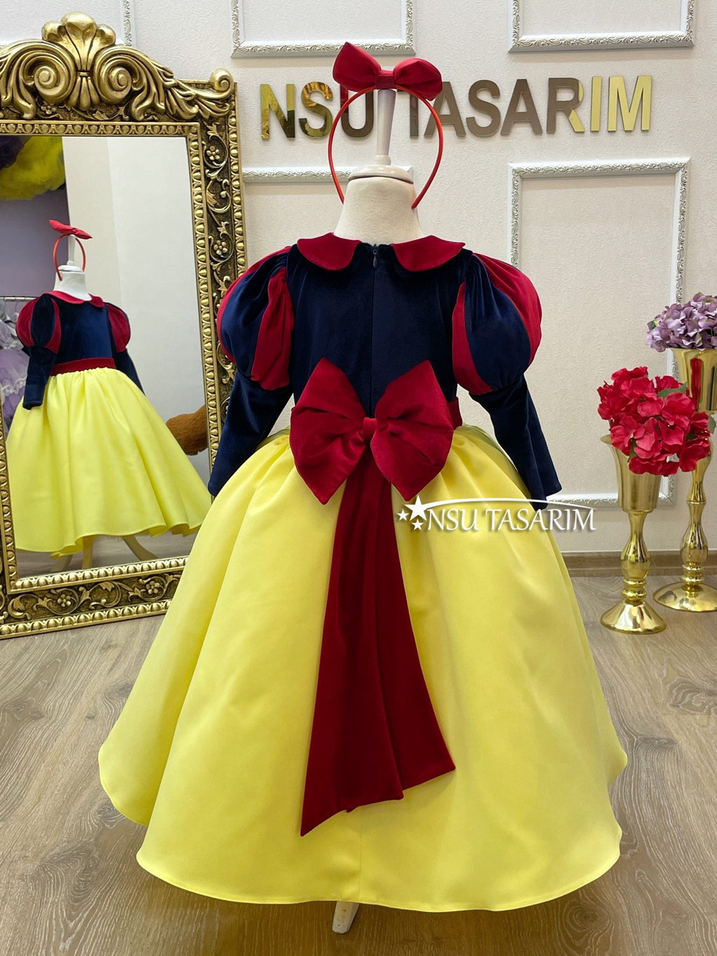 Snow white dress. Velvet top. Snow white birthday dress.  Snow white costume.