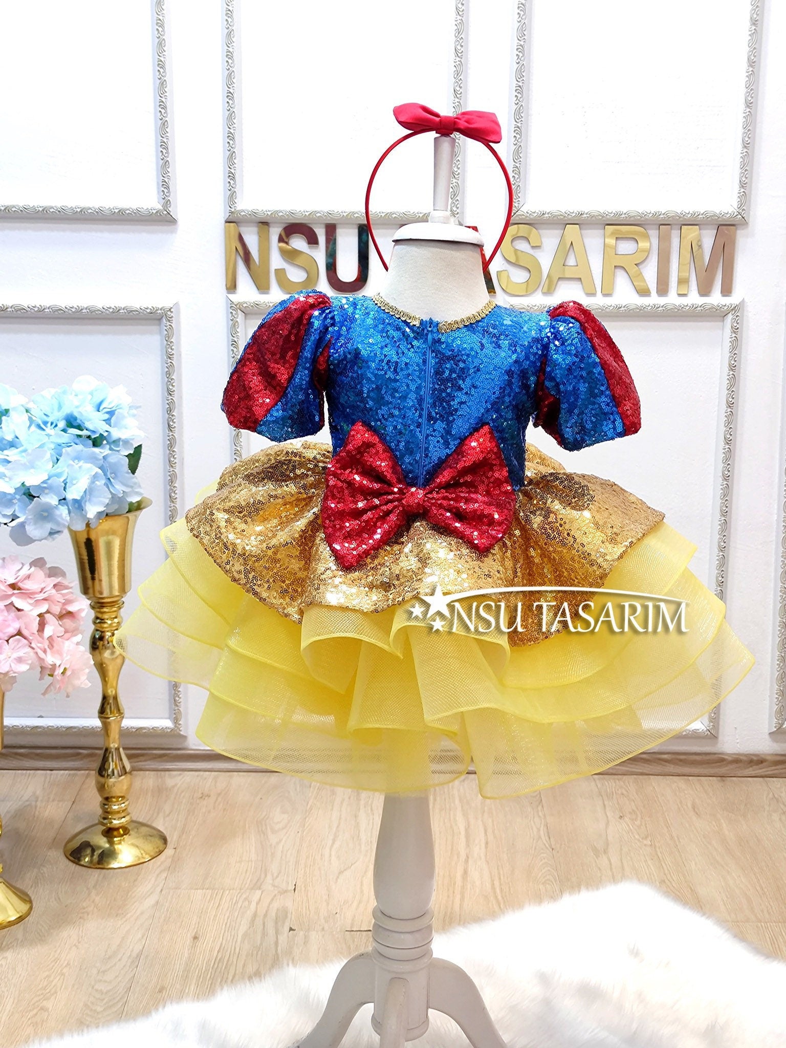 Snow white dress back