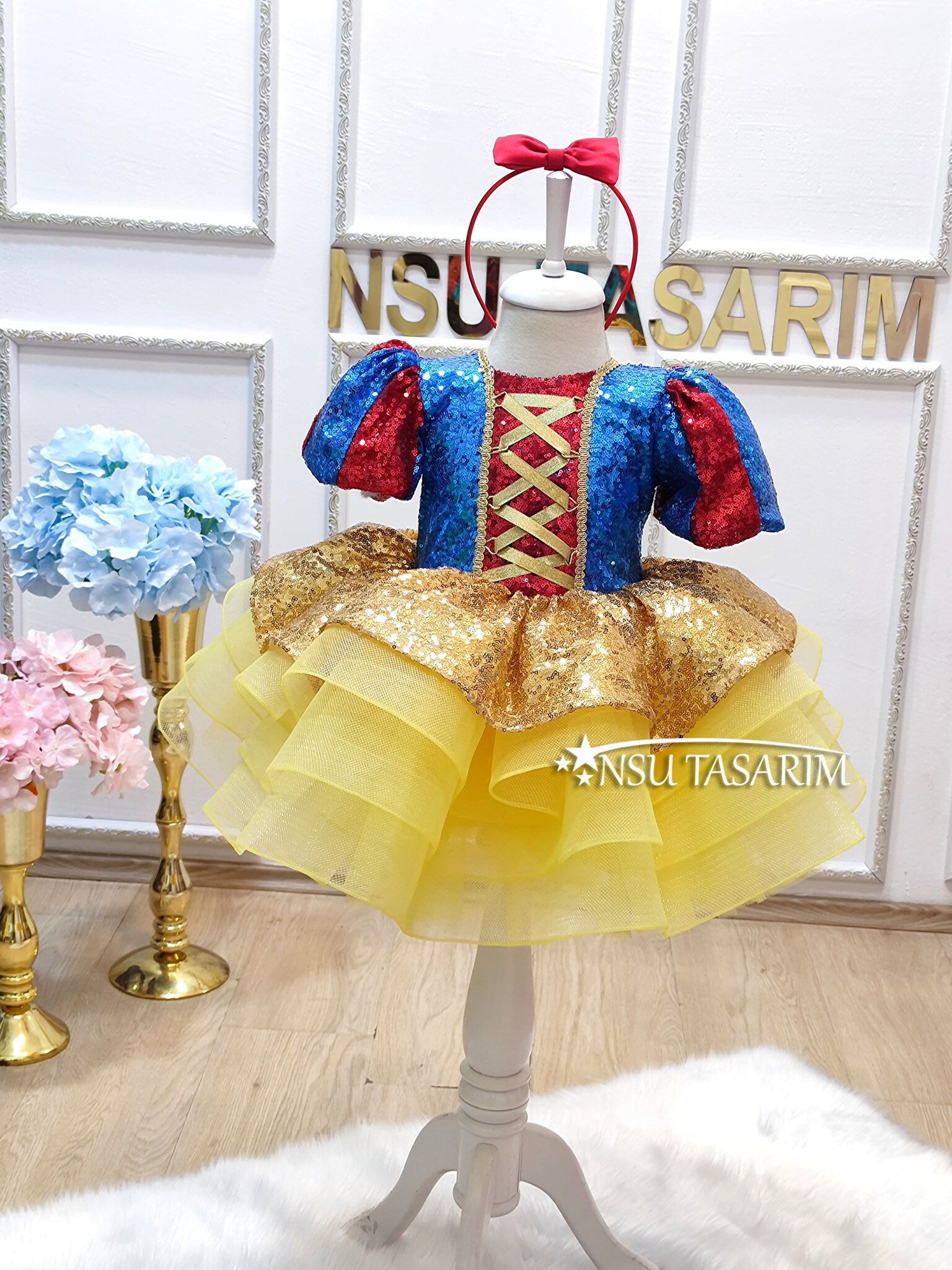 Snow white dress front