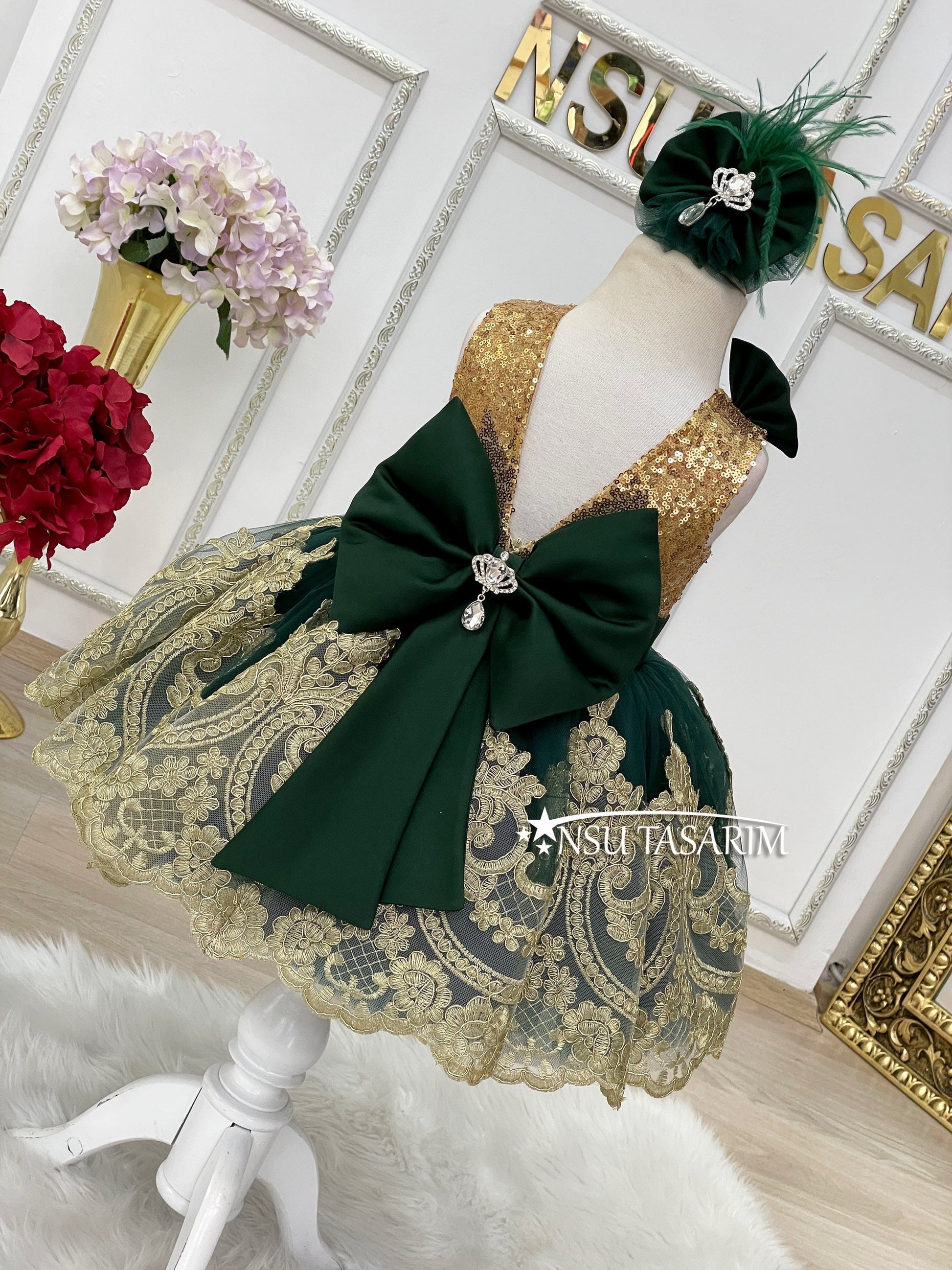 Gold emerald  baby girl dress. Gold lace dress. Sparkle Baby girl dress .  Christmast dress. 1st Birthday dress.