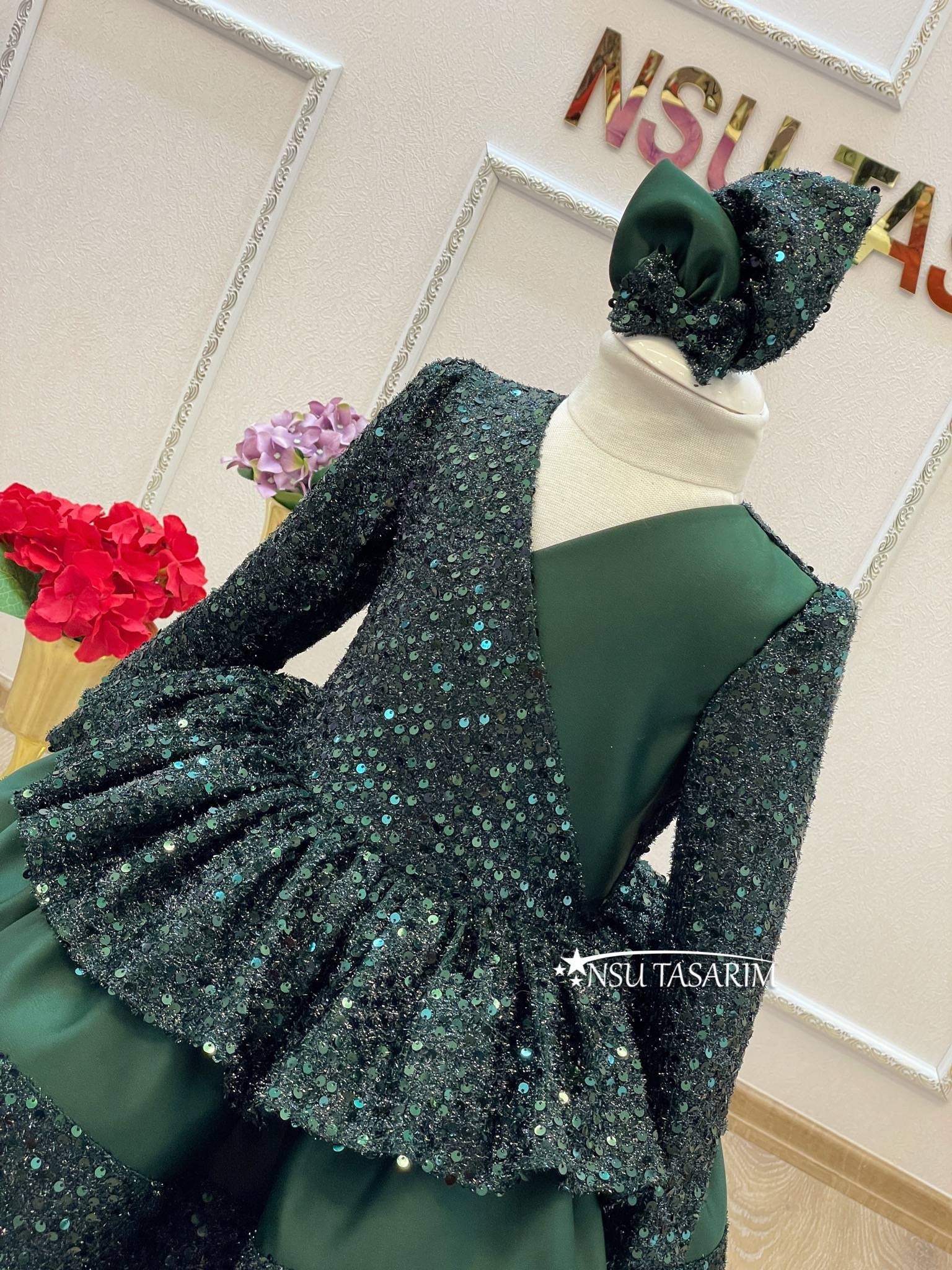 Emerald green dress. Christmas dress. Baby Girl Dress Emerald Green dress. Sparkle sequin fabrics emerald. for special occasion. Handmade!