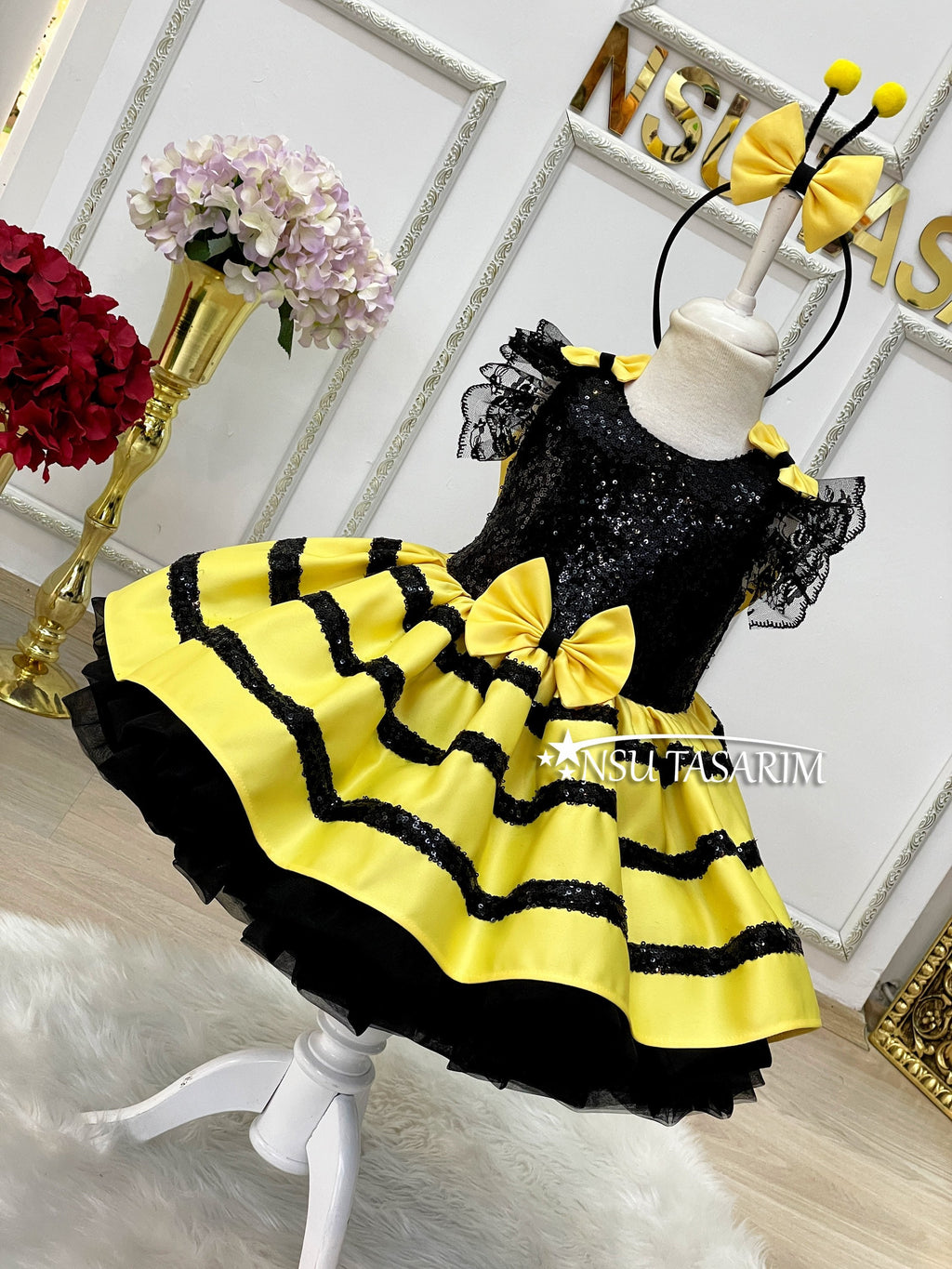 Bee birthday outfit front full size