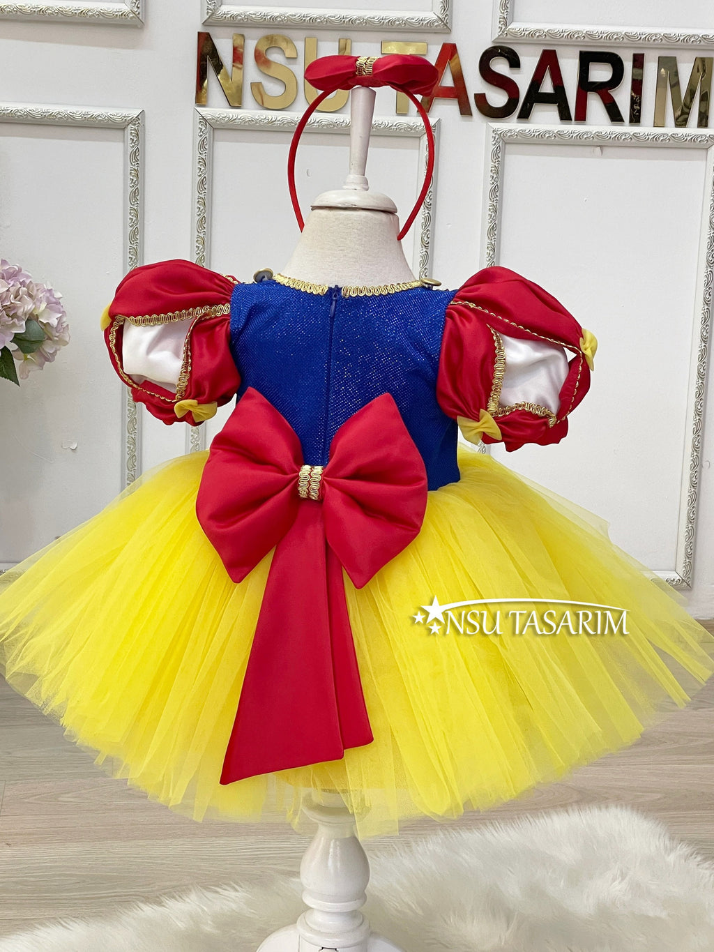 Snow white dress back side full size