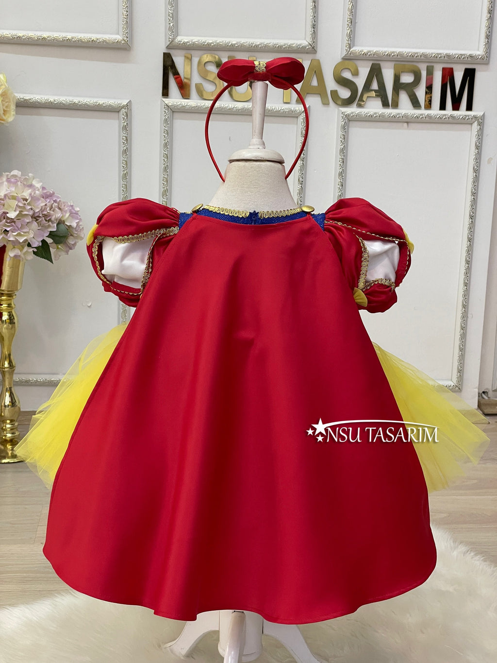 Snow white dress back