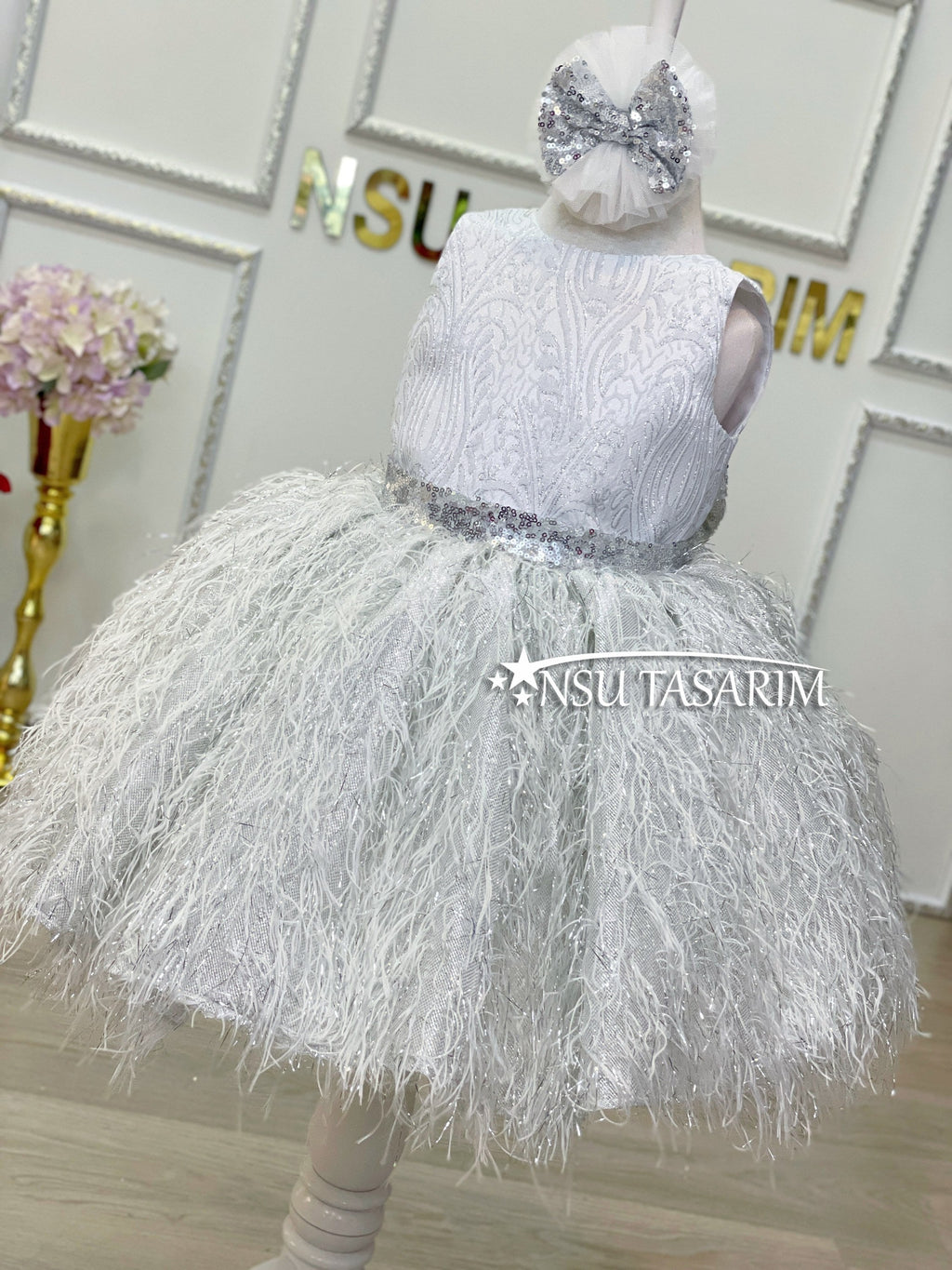 Silver baby girl dress. silver sparkle and feather skirt. Silver brithday dress. Birthday tutu dress. Silver shiny dress. Handmade!