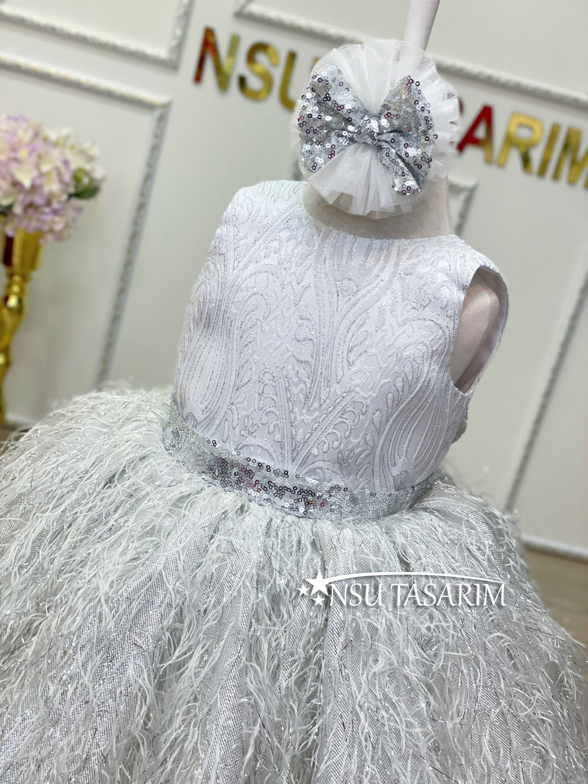 Silver baby girl dress. silver sparkle and feather skirt. Silver brithday dress. Birthday tutu dress. Silver shiny dress. Handmade!