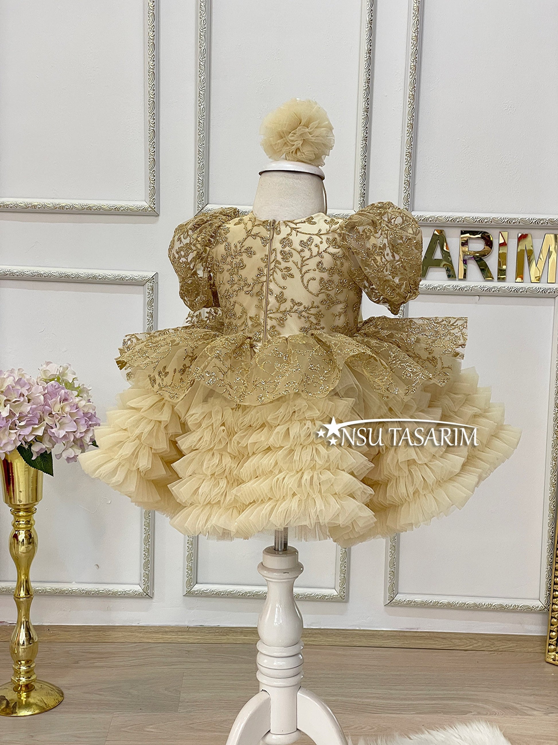 Golden baby girl dress. Gold sparkle dress. Christmas dress. Baby party dress.