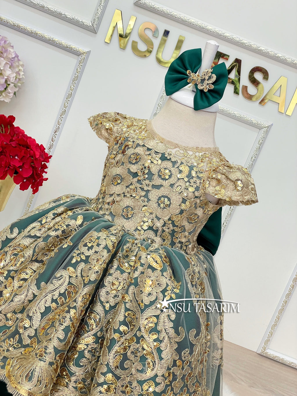Baby girl dress. Emerald gold dress. Sparkle gold lace. Baby girl emerald dress. For special occasion, high low.