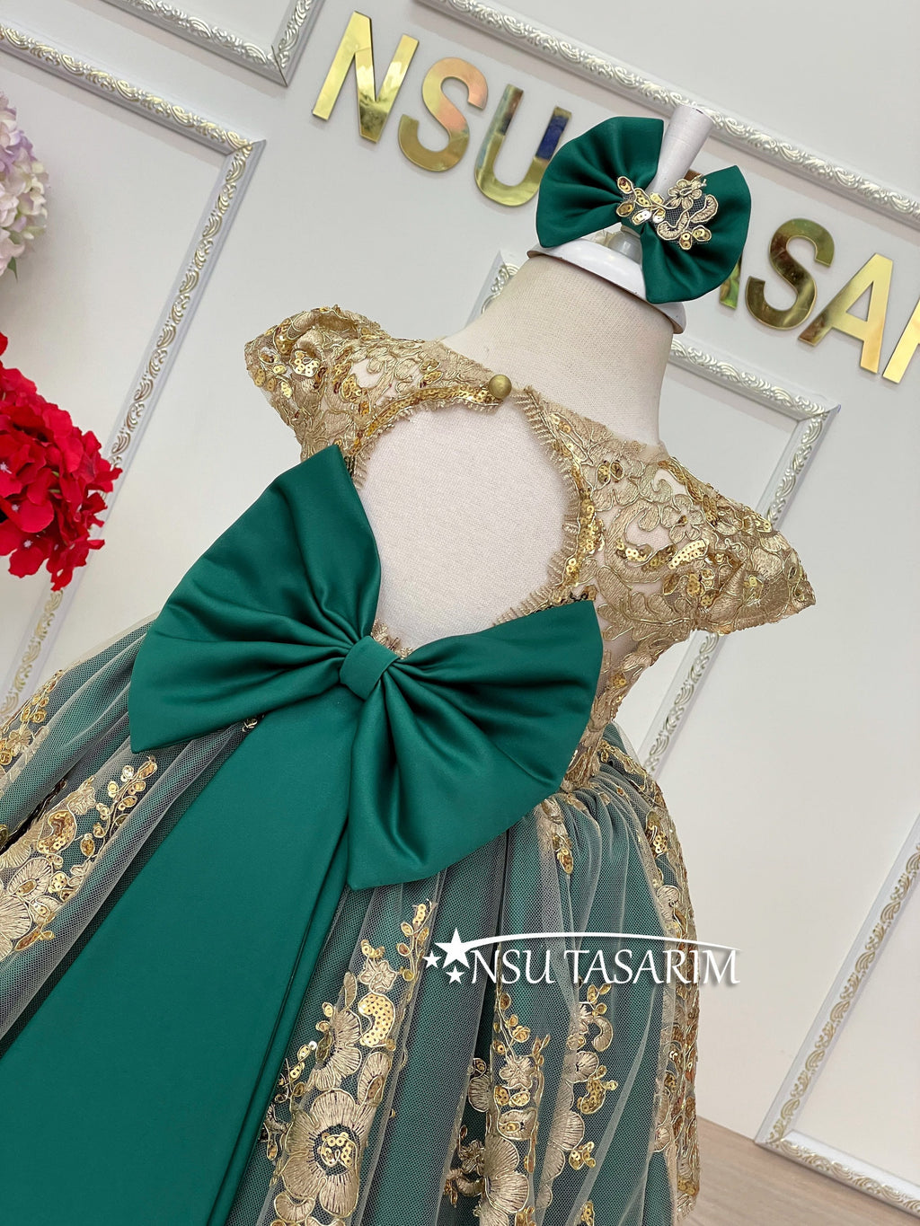 Baby girl dress. Emerald gold dress. Sparkle gold lace. Baby girl emerald dress. For special occasion, high low.