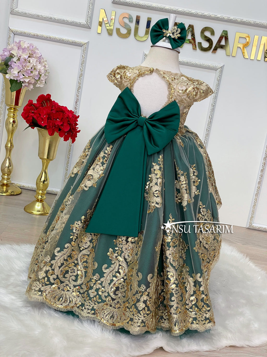 Baby girl dress. Emerald gold dress. Sparkle gold lace. Baby girl emerald dress. For special occasion, high low.