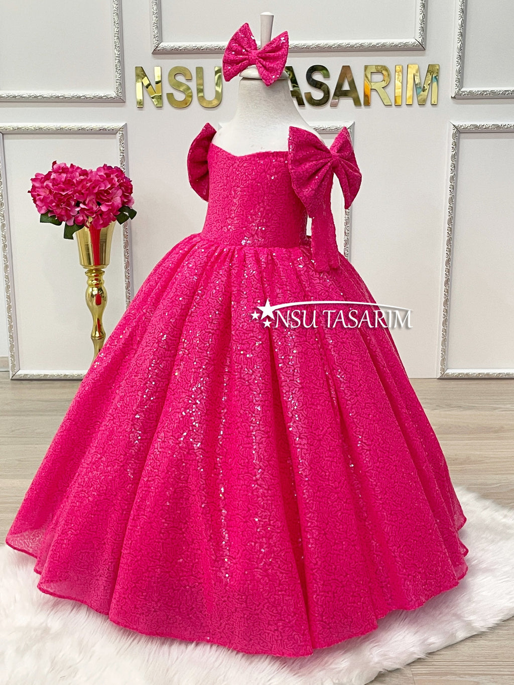 Neon fuchsia Baby girl dress. Girl party dress. Sparkle neon fuchsia . For special occasion, princess gown, couture gown.