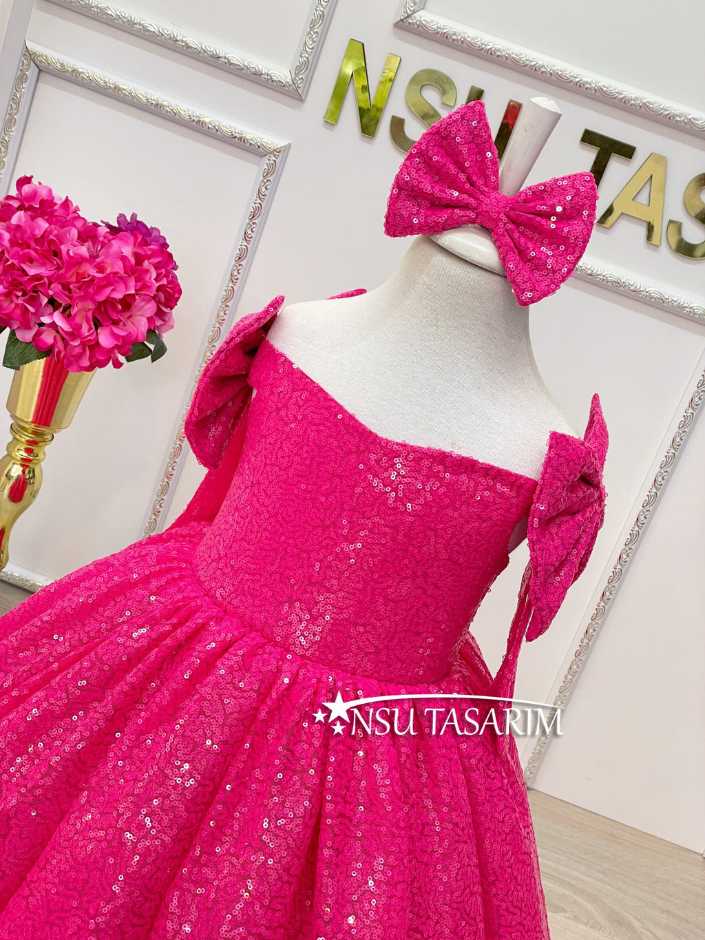 Neon fuchsia Baby girl dress. Girl party dress. Sparkle neon fuchsia . For special occasion, princess gown, couture gown.