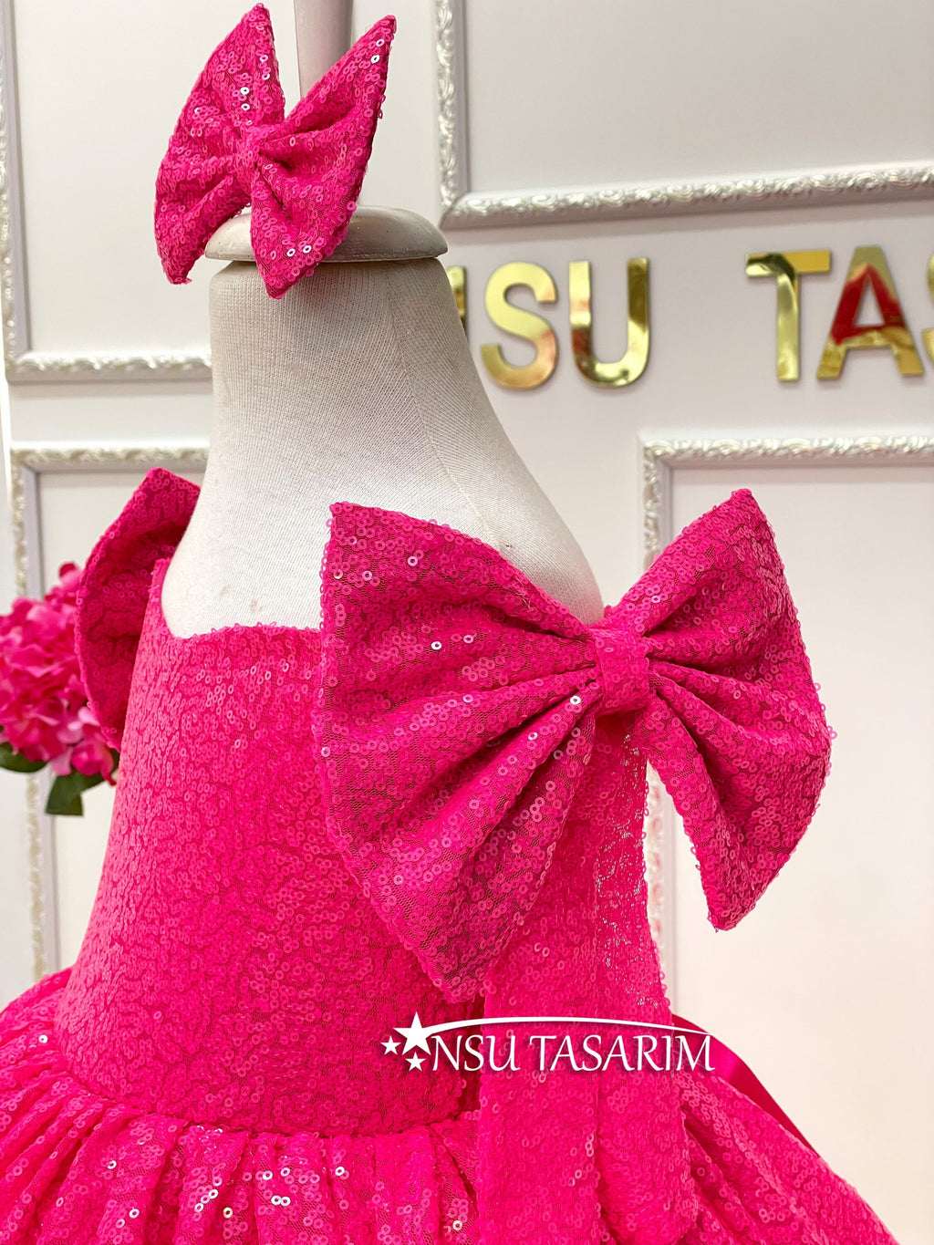 Neon fuchsia Baby girl dress. Girl party dress. Sparkle neon fuchsia . For special occasion, princess gown, couture gown.