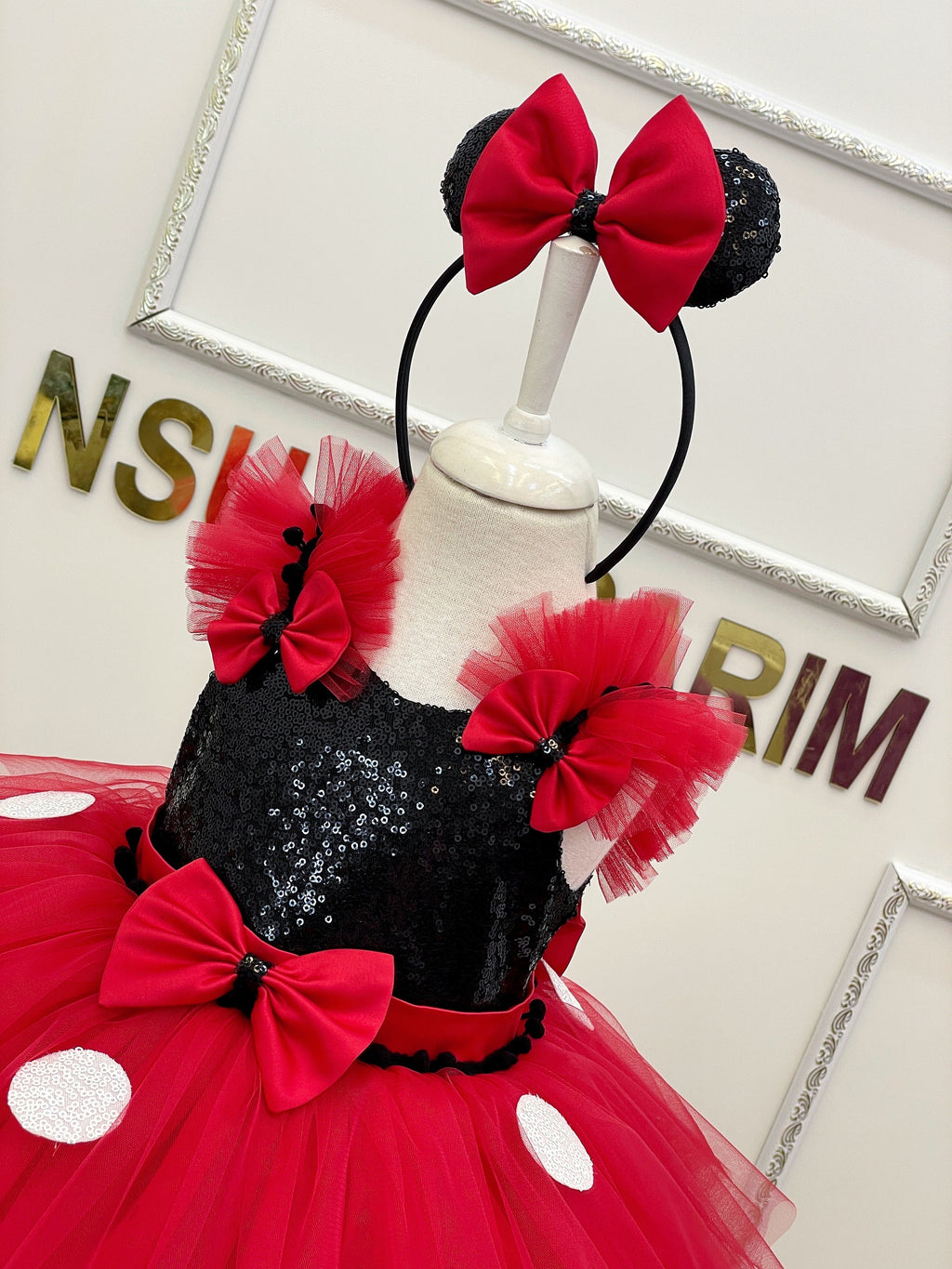 Red Minnie dress. Baby girl dress. Minnie birthday dress. Minnie red costume. For special occasion. Handmade!