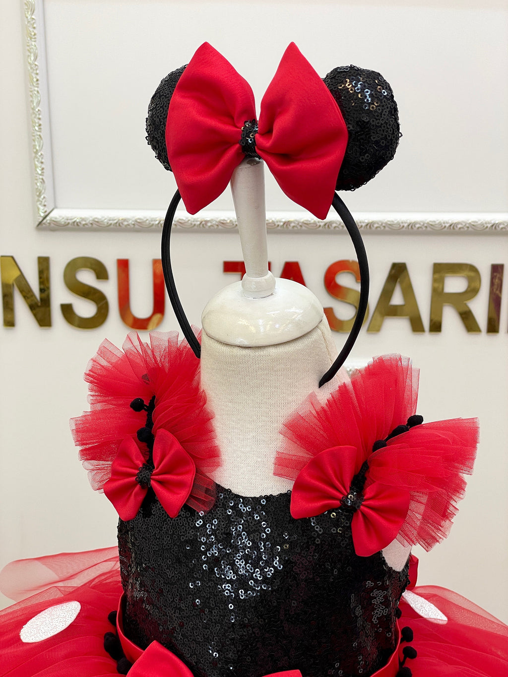 Red Minnie dress. Baby girl dress. Minnie birthday dress. Minnie red costume. For special occasion. Handmade!