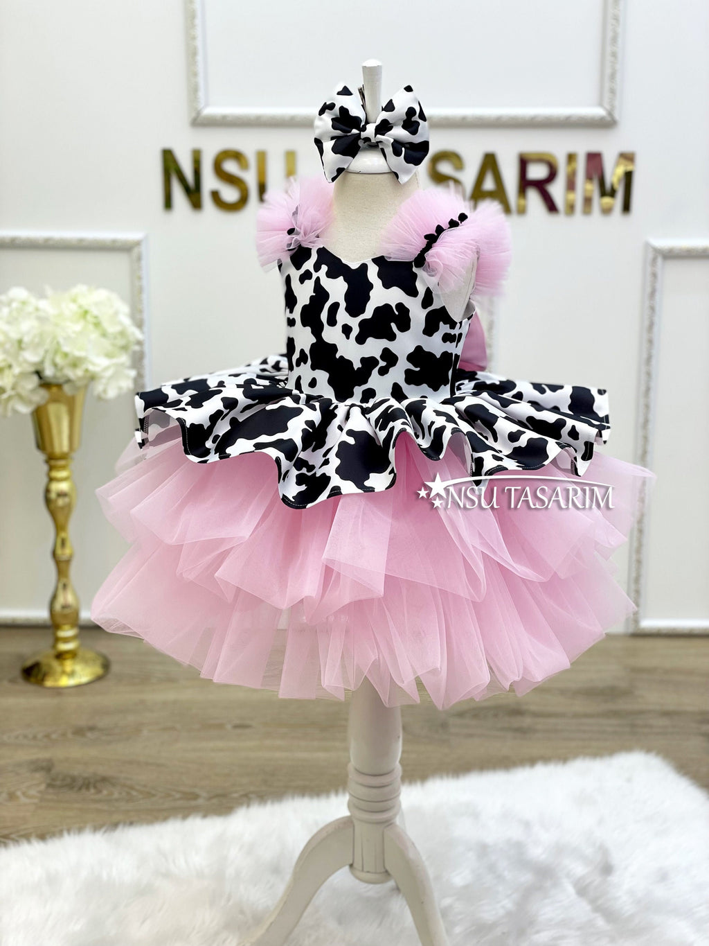 New Version Cow costume. Cow theme costume. Cow Baby girl dress. Cow party dress. Cow Birthday dress. 1st Birthday dress. 2ndBirthday dress