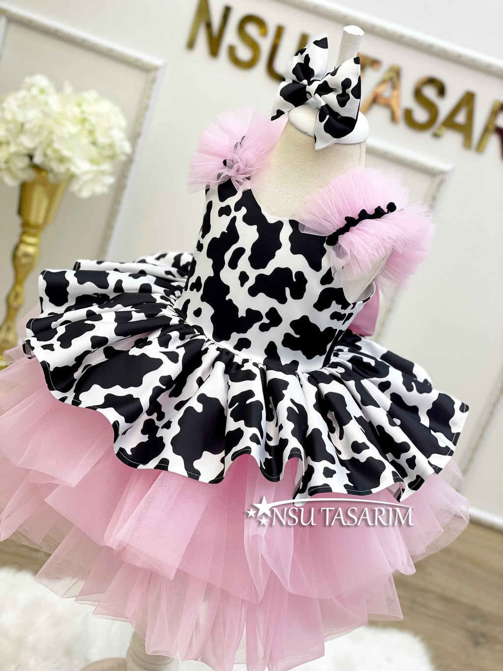 New Version Cow costume. Cow theme costume. Cow Baby girl dress. Cow party dress. Cow Birthday dress. 1st Birthday dress. 2ndBirthday dress