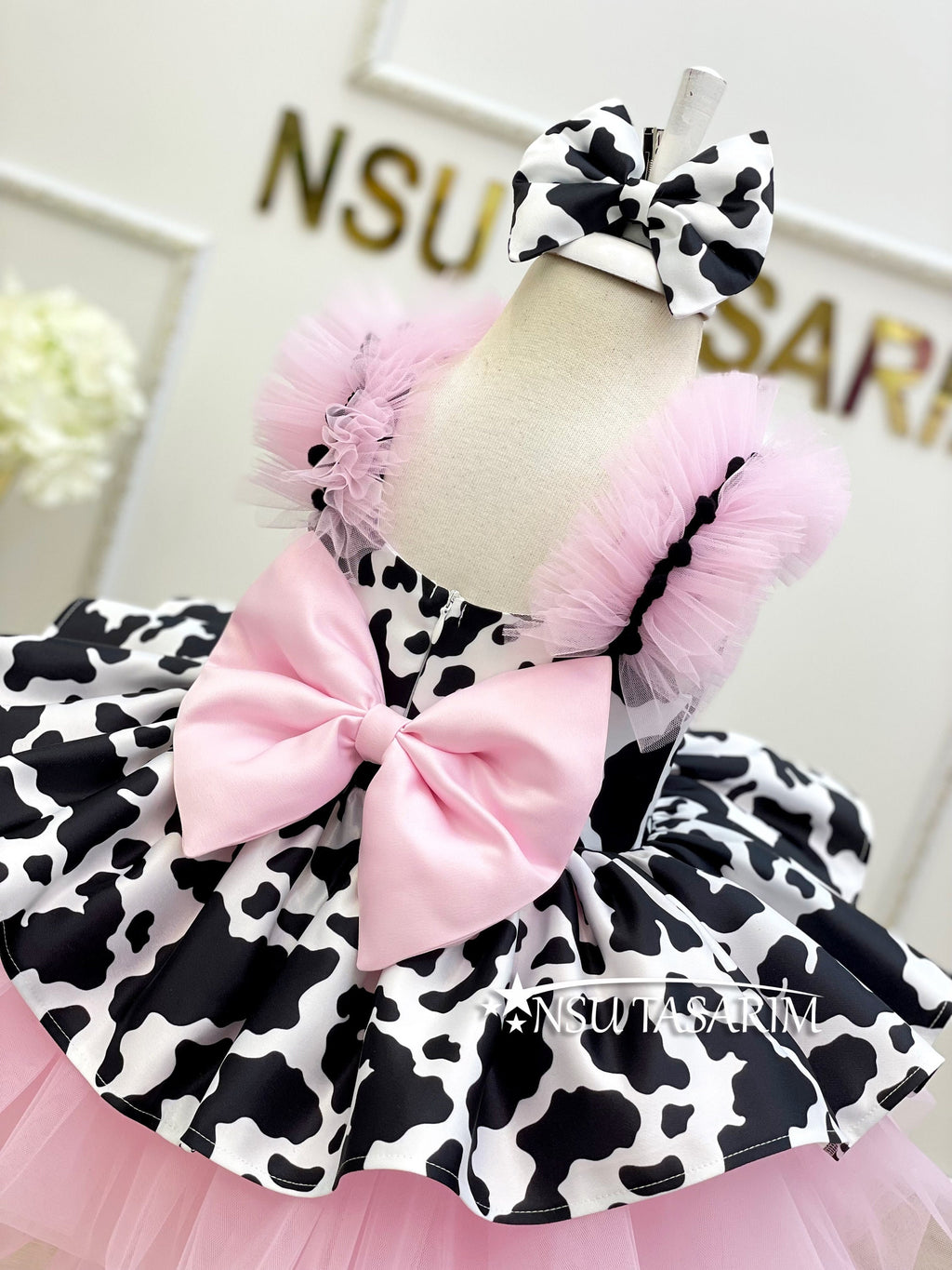 New Version Cow costume. Cow theme costume. Cow Baby girl dress. Cow party dress. Cow Birthday dress. 1st Birthday dress. 2ndBirthday dress