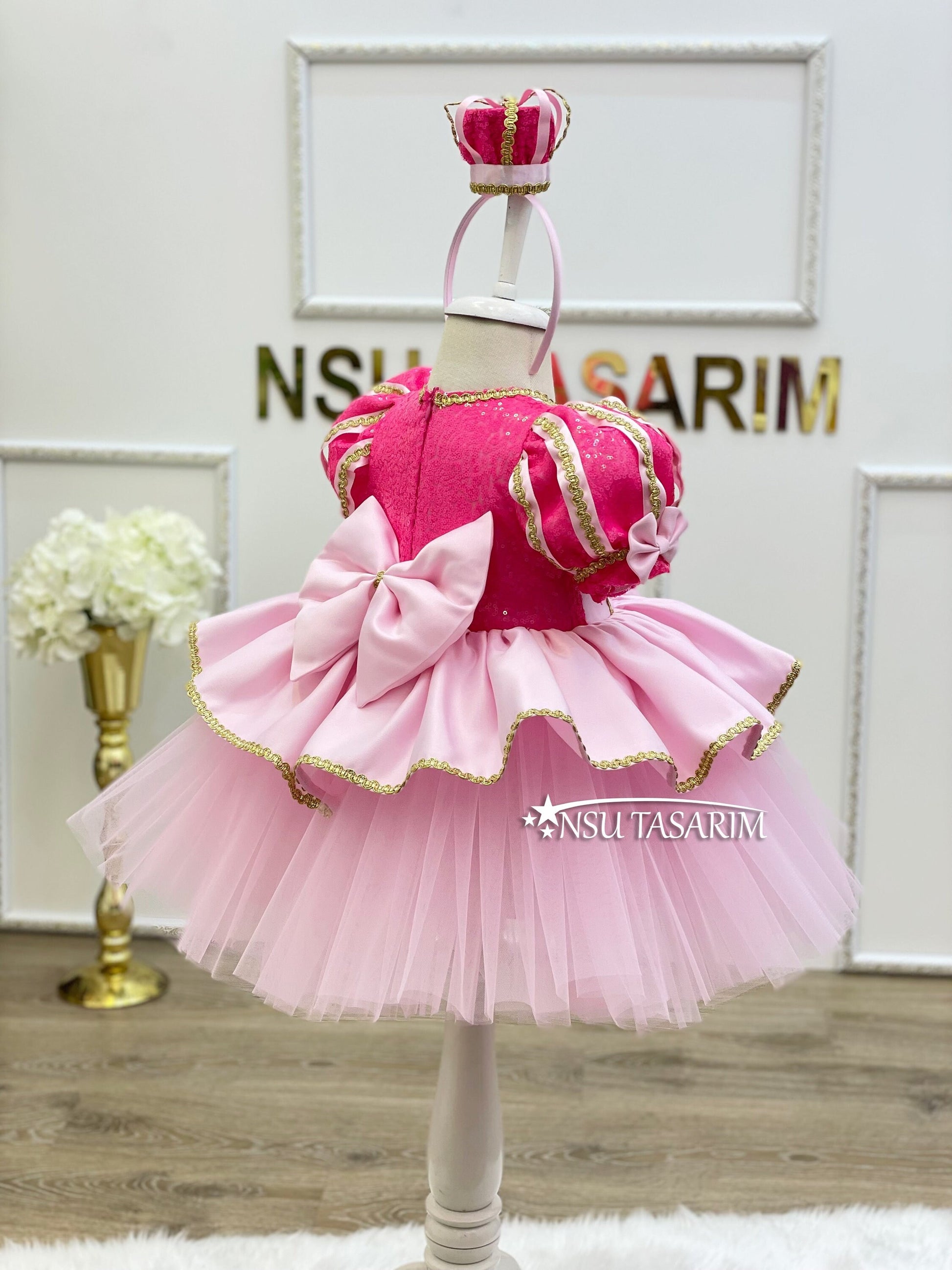 Aurora costume side part