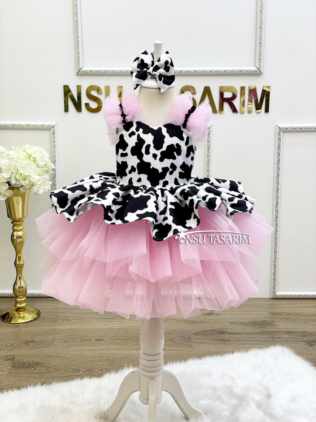 New Version Cow costume. Cow theme costume. Cow Baby girl dress. Cow party dress. Cow Birthday dress. 1st Birthday dress. 2ndBirthday dress