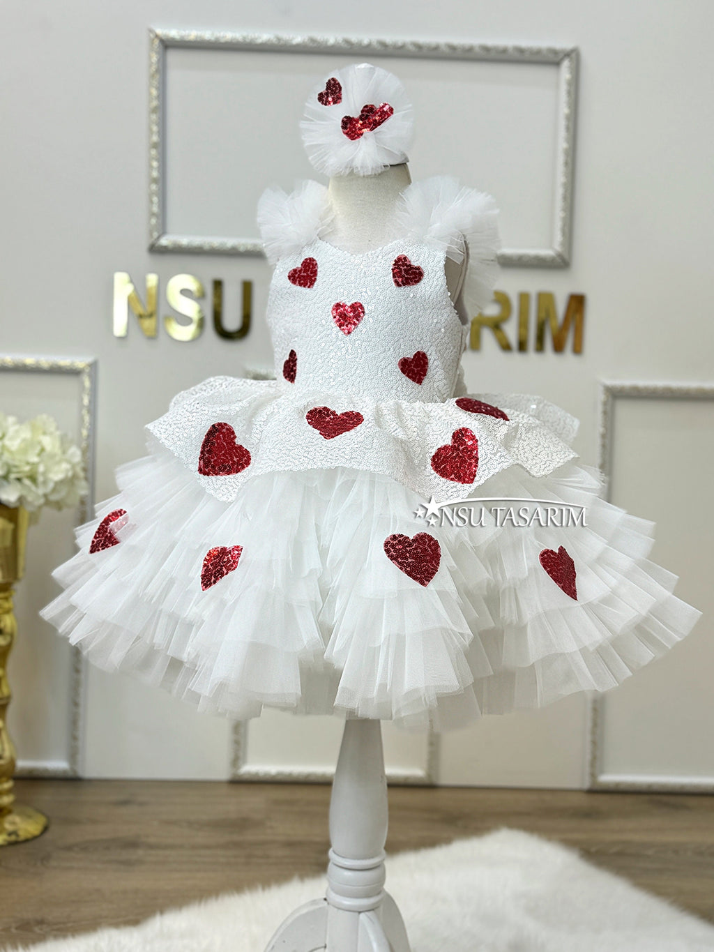 Valentine's day dress. Baby girl dress for Valentine's day. Knee length heart patterned Valentine's Day dress. Mother daughter shoots.