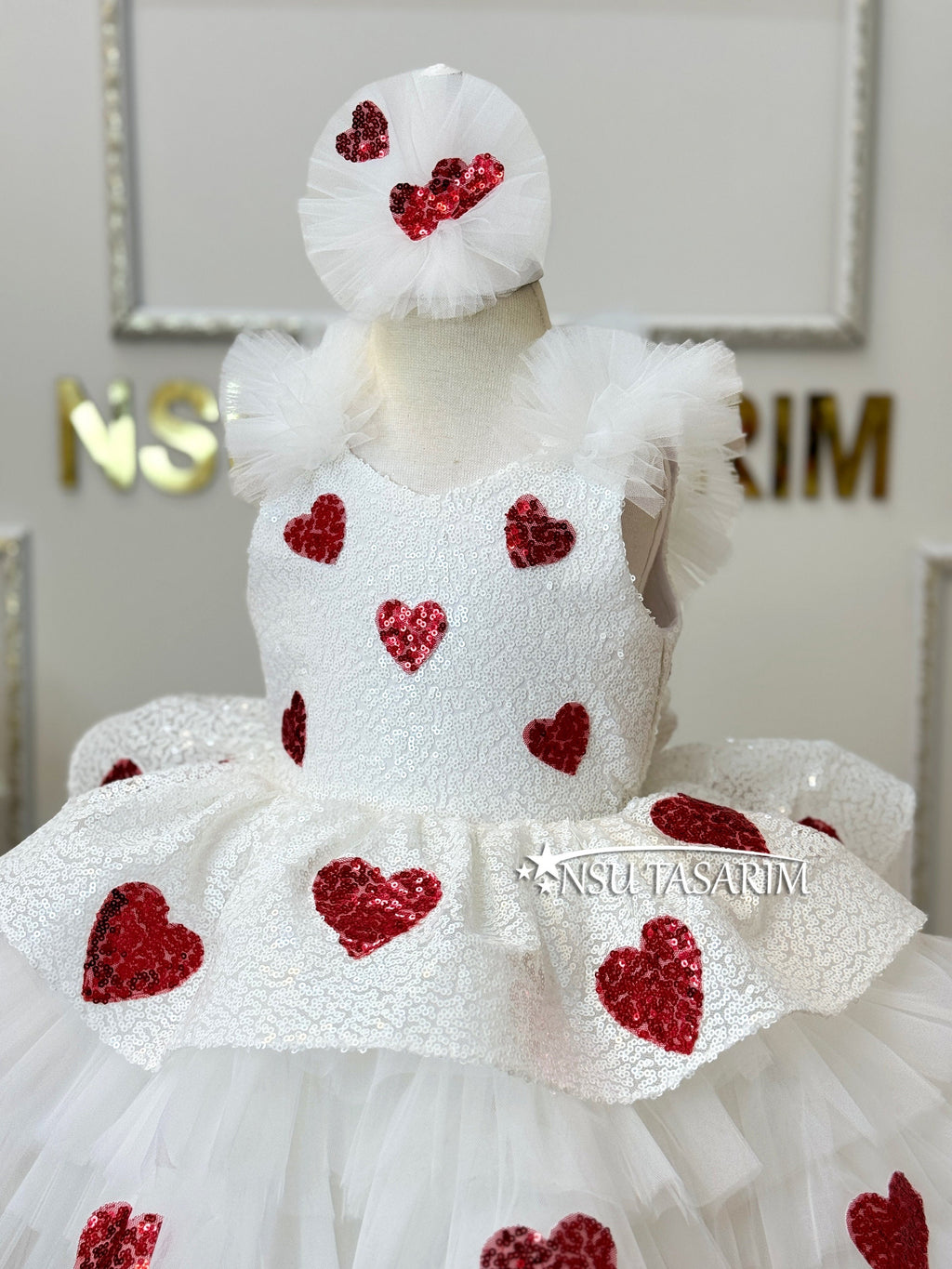 Valentine's day dress. Baby girl dress for Valentine's day. Knee length heart patterned Valentine's Day dress. Mother daughter shoots.
