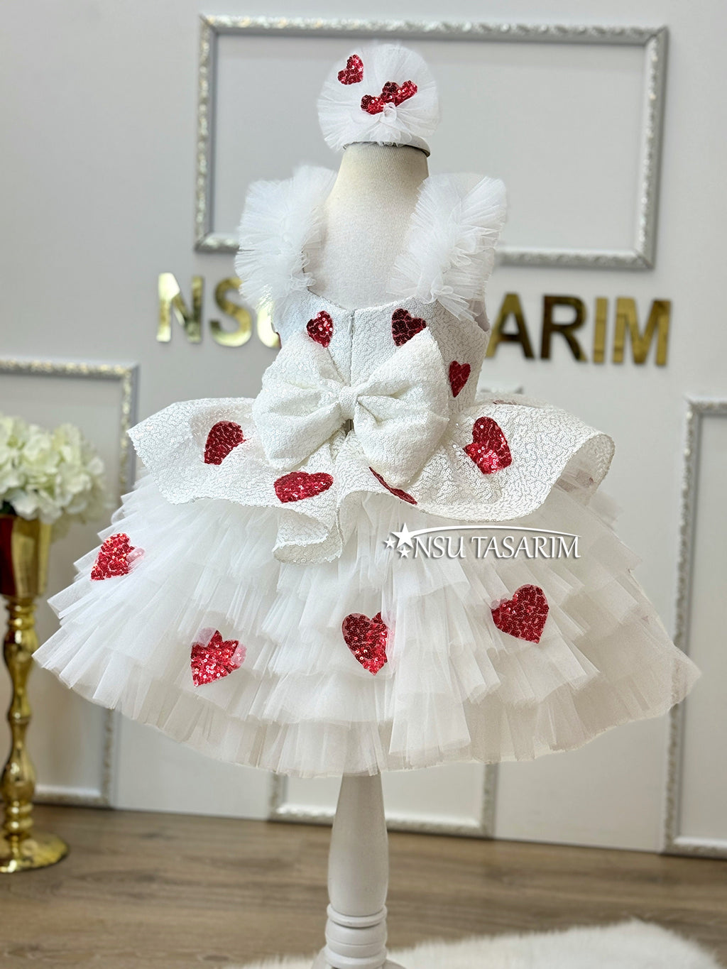 Valentine's day dress. Baby girl dress for Valentine's day. Knee length heart patterned Valentine's Day dress. Mother daughter shoots.