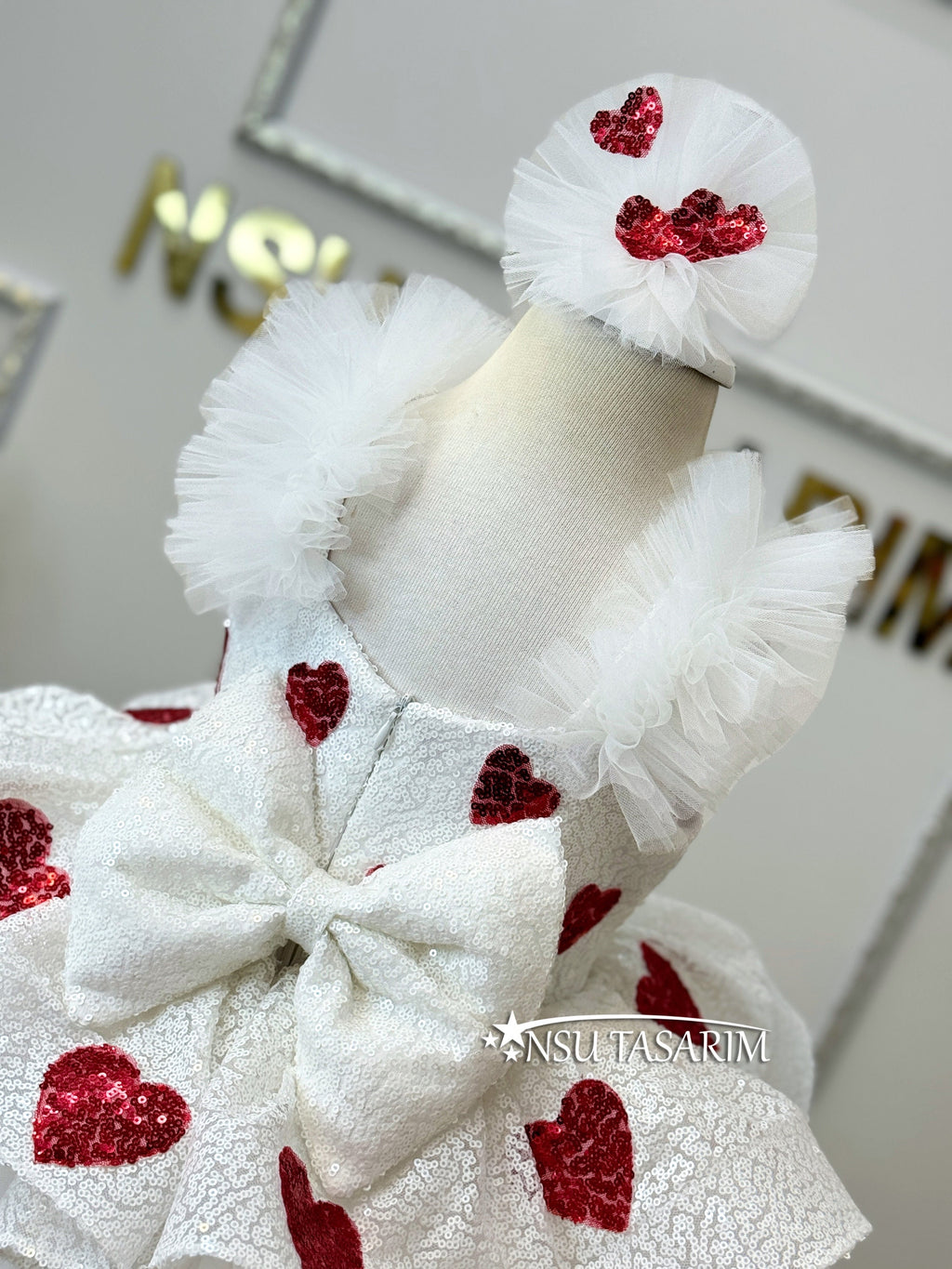 Valentine's day dress. Baby girl dress for Valentine's day. Knee length heart patterned Valentine's Day dress. Mother daughter shoots.