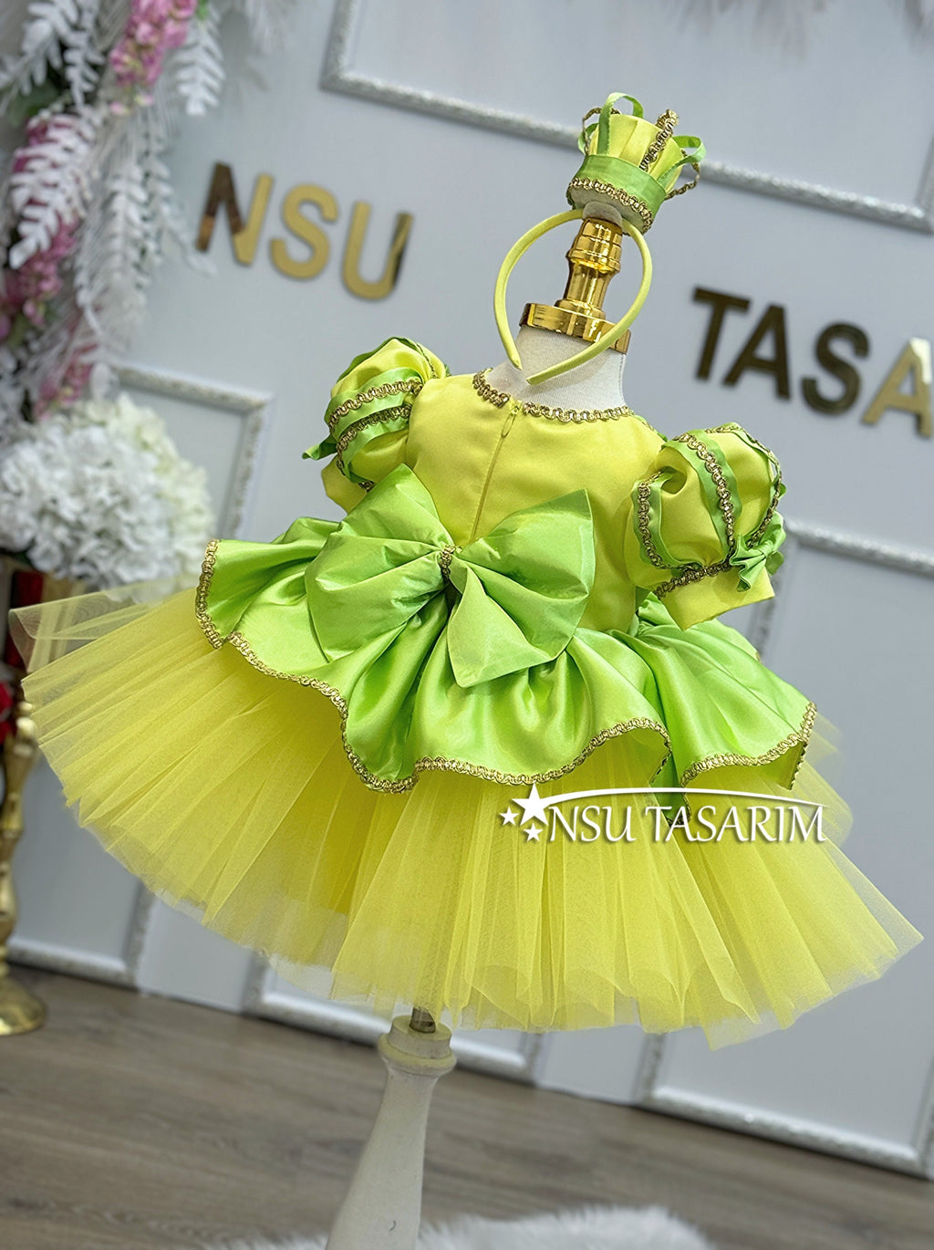Green Knee-Length Princess Dress for Baby Girls with Balloon Sleeves and Gold-Trim Charm, Handmade and Perfect for Parties