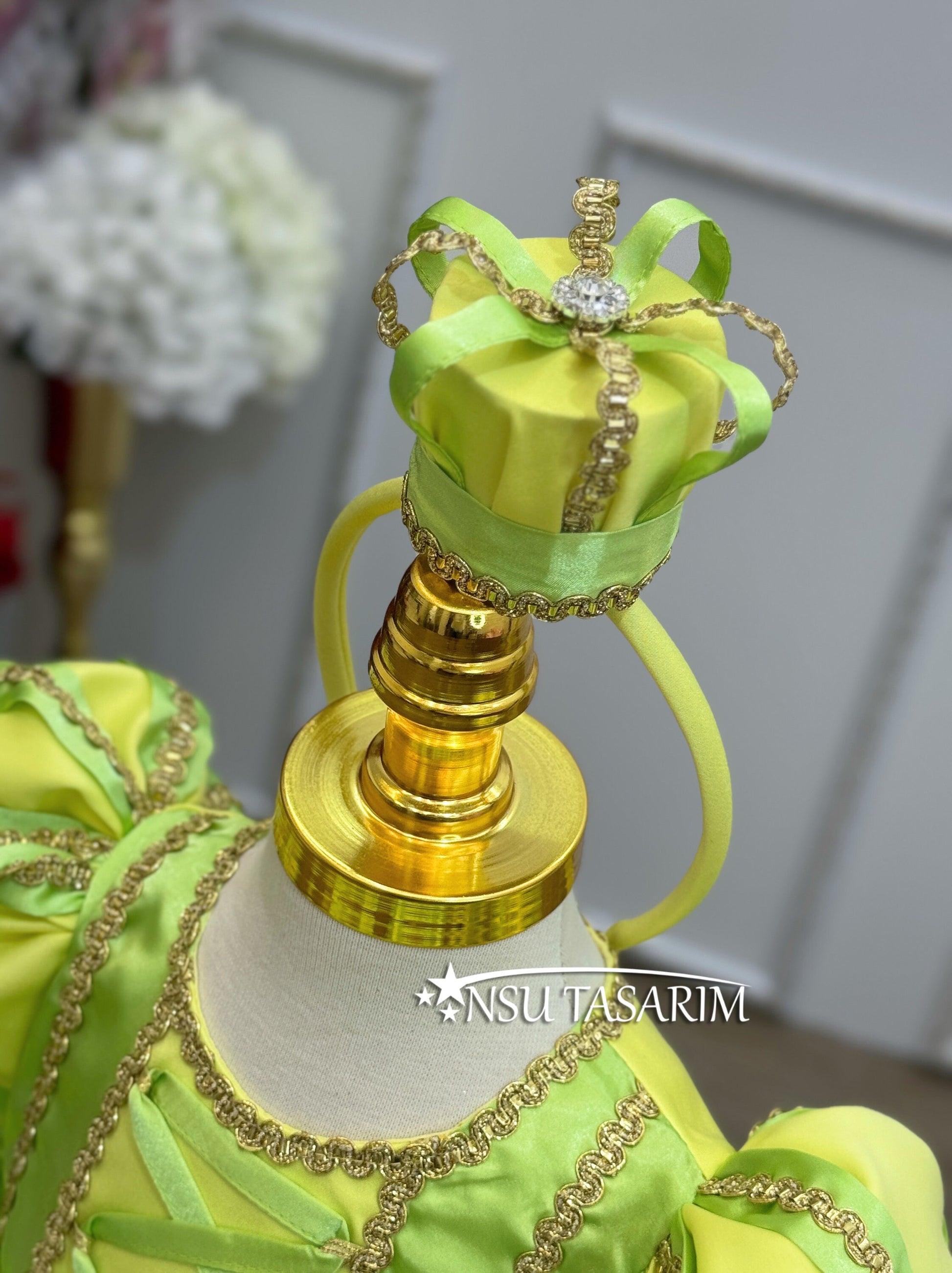 Green Knee-Length Princess Dress for Baby Girls with Balloon Sleeves and Gold-Trim Charm, Handmade and Perfect for Parties