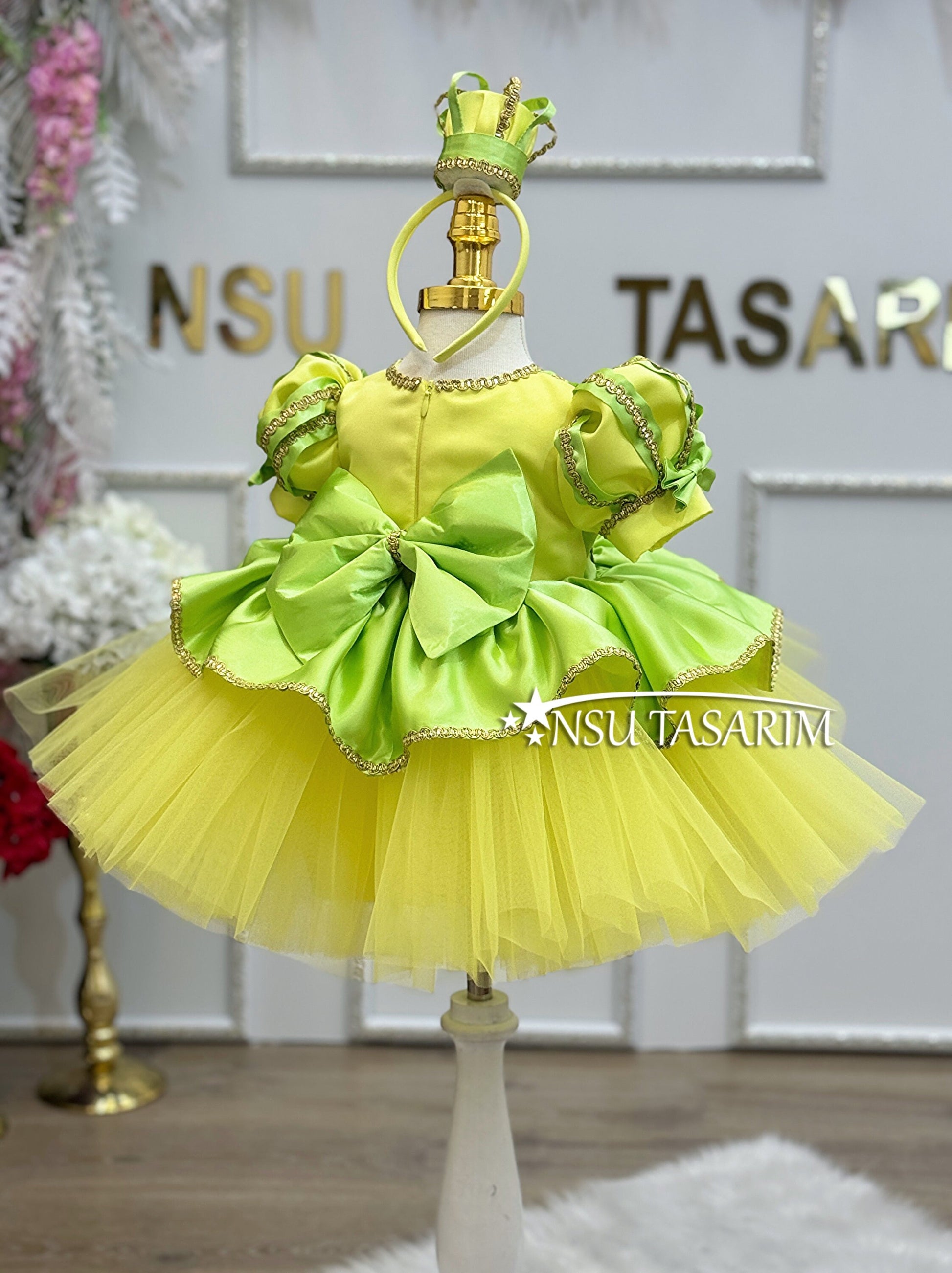Green Knee-Length Princess Dress for Baby Girls with Balloon Sleeves and Gold-Trim Charm, Handmade and Perfect for Parties