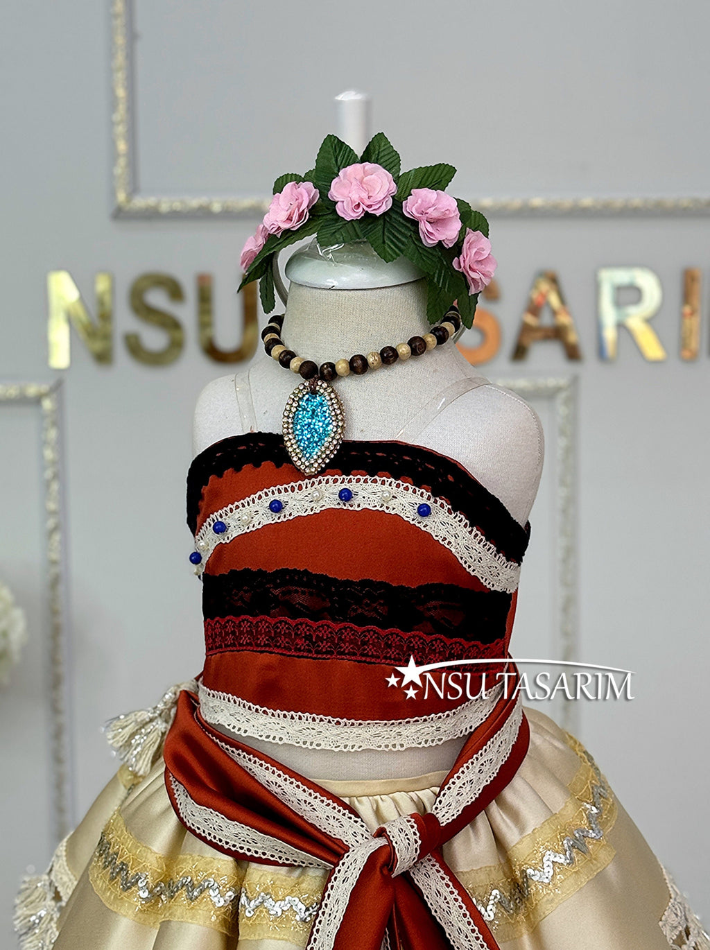 Princess Moana upper body detail