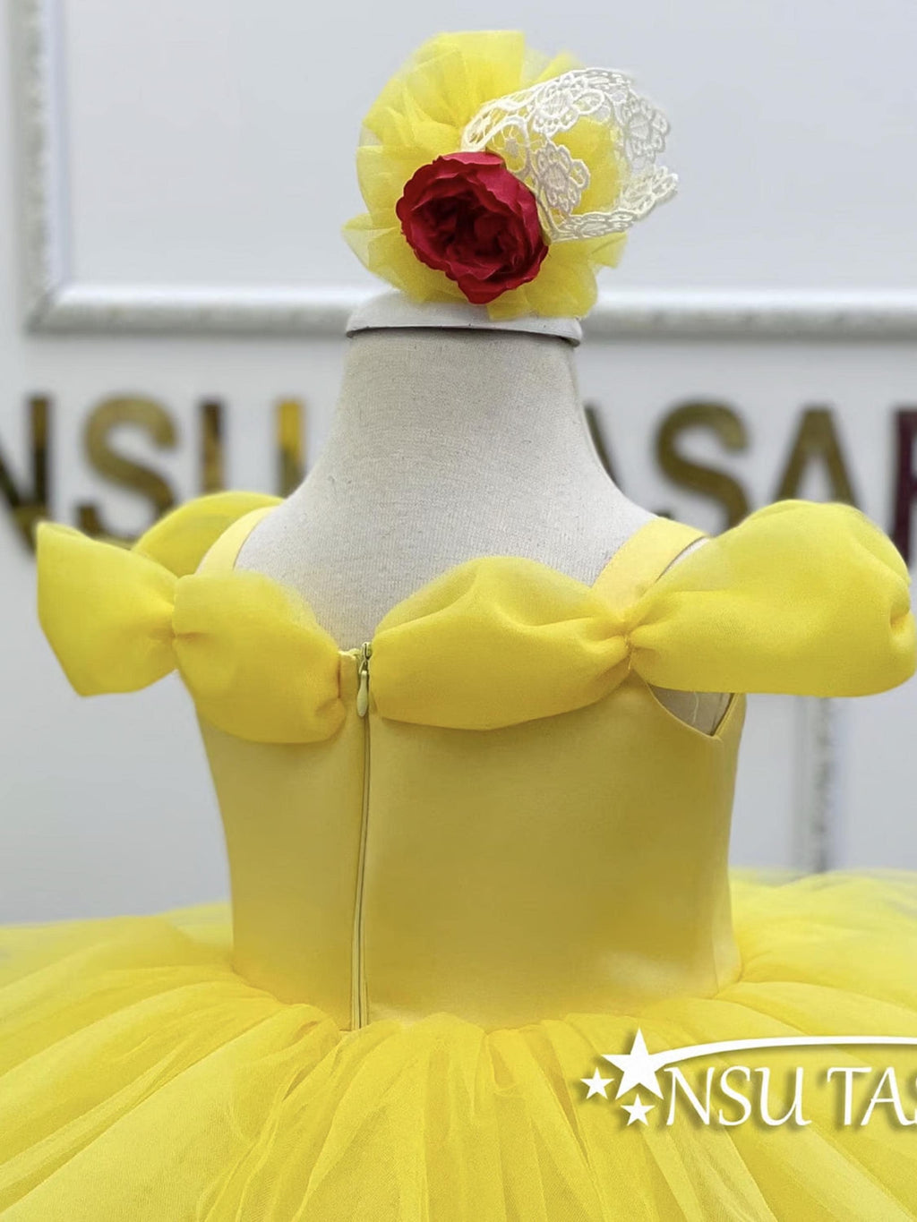 Belle dress back side top zipper