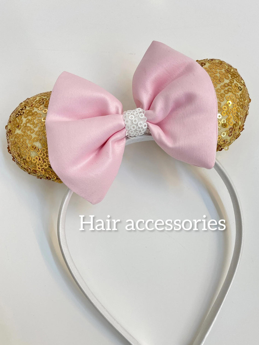 Minnie mouse costume hair accessory close up