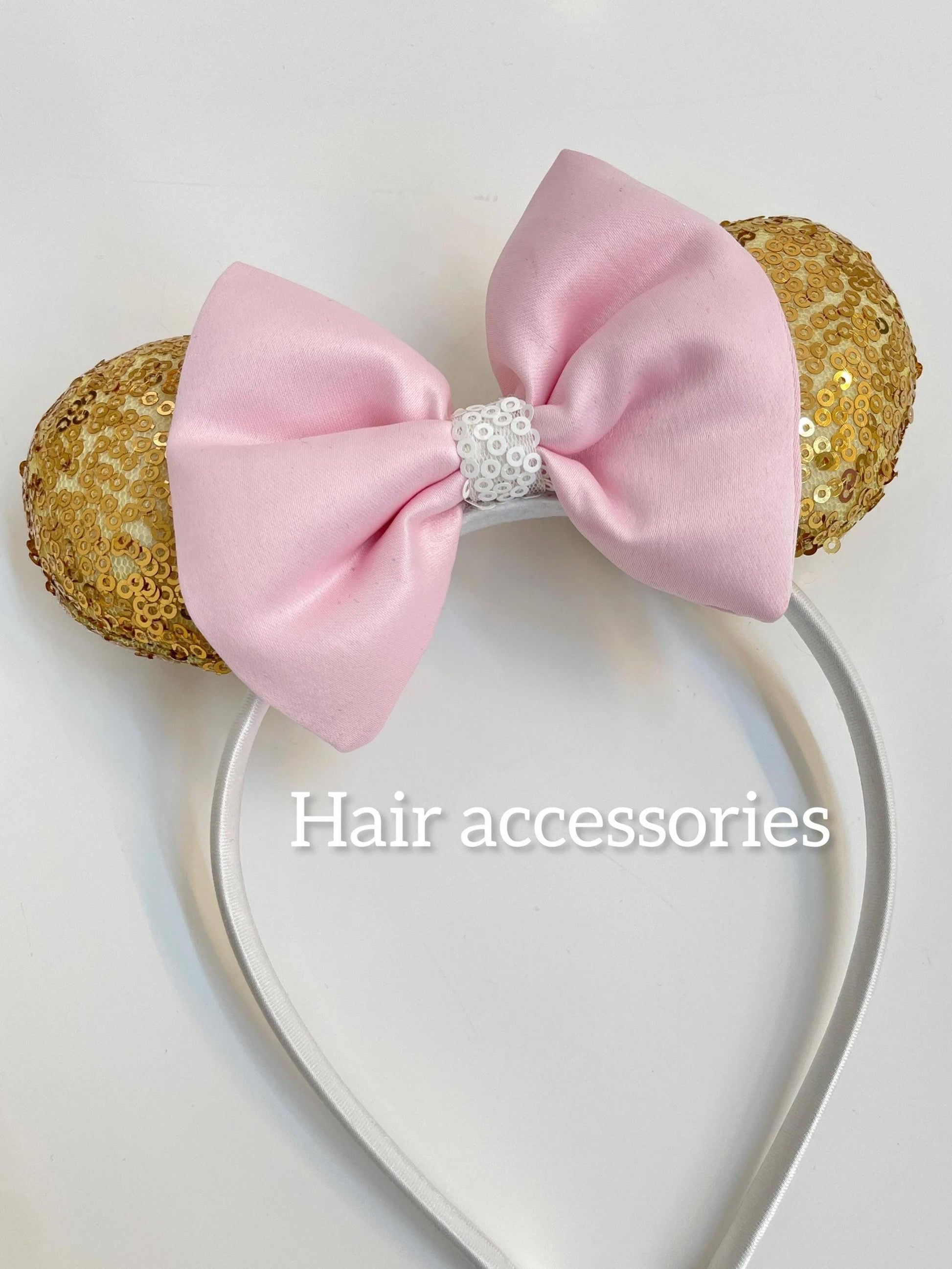 Minnie mouse costume hair accessory close up