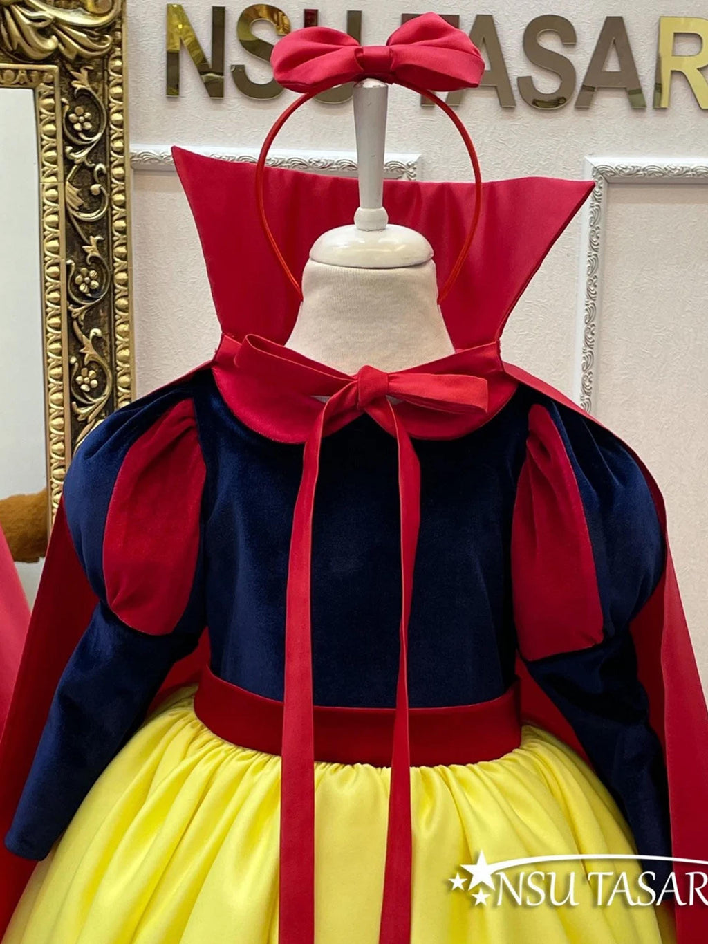 Snow white dress front