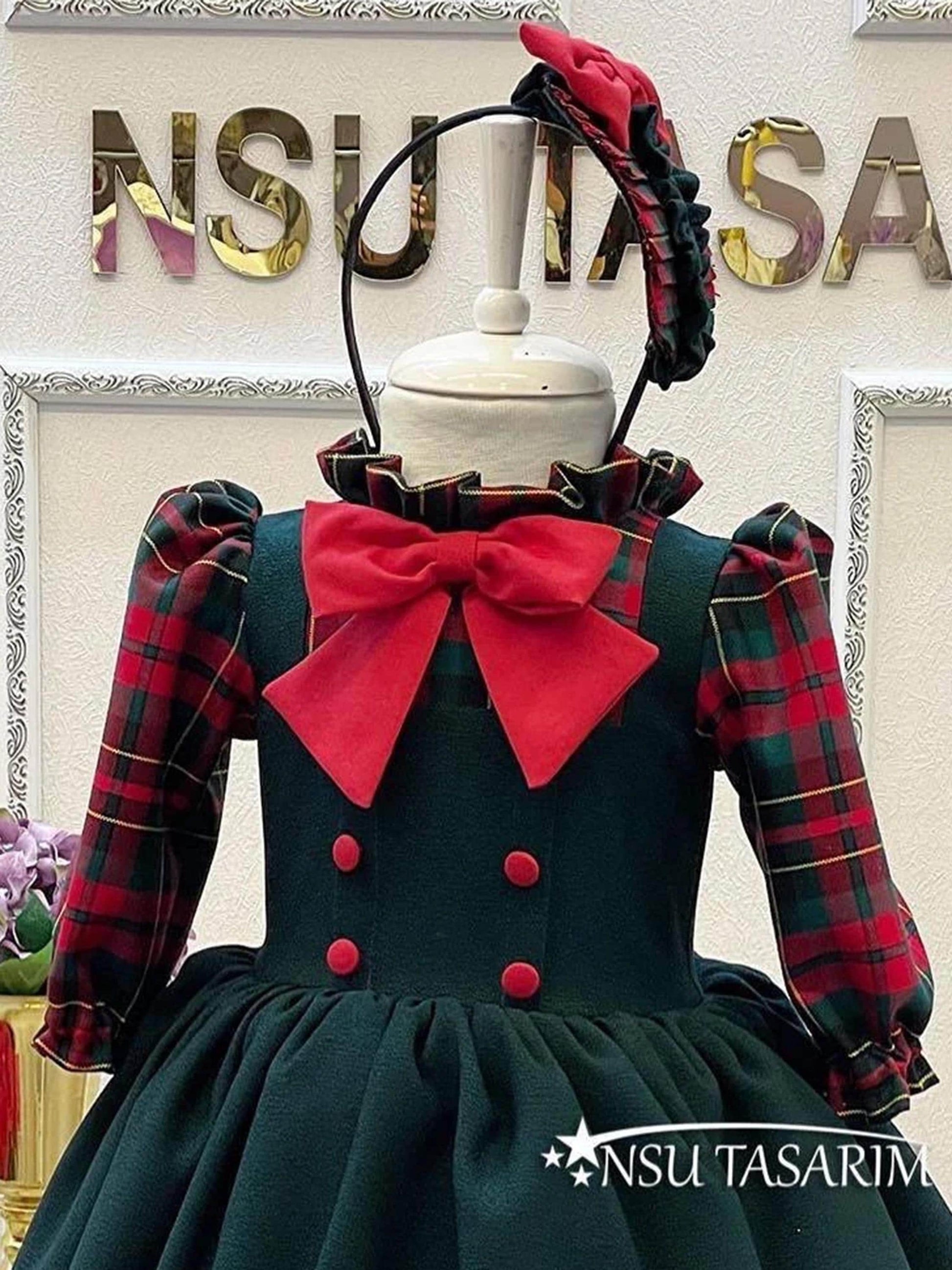 Emerald green dress frontupper part hair accessory