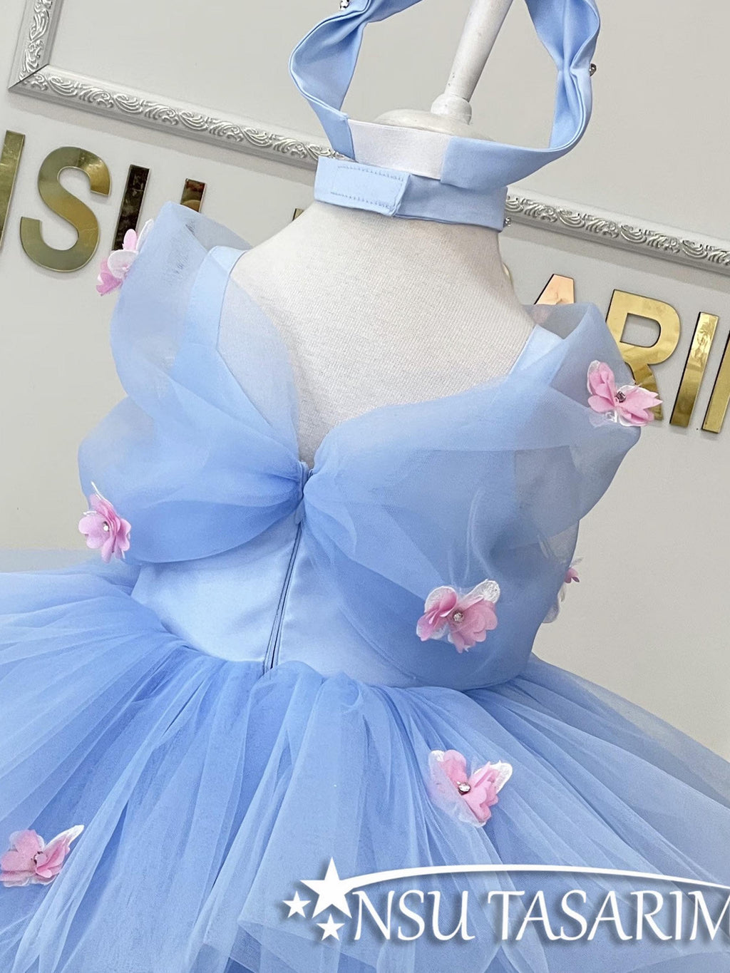 Cinderella costume back side top zipper
