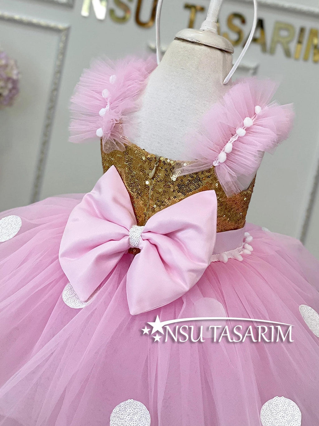 Pink Minnie Mouse dress back side bow