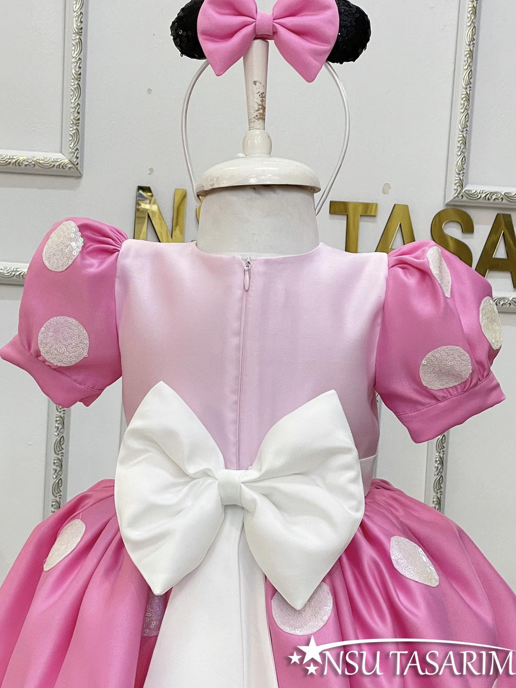 Pink Minnie Mouse dress back side zipper
