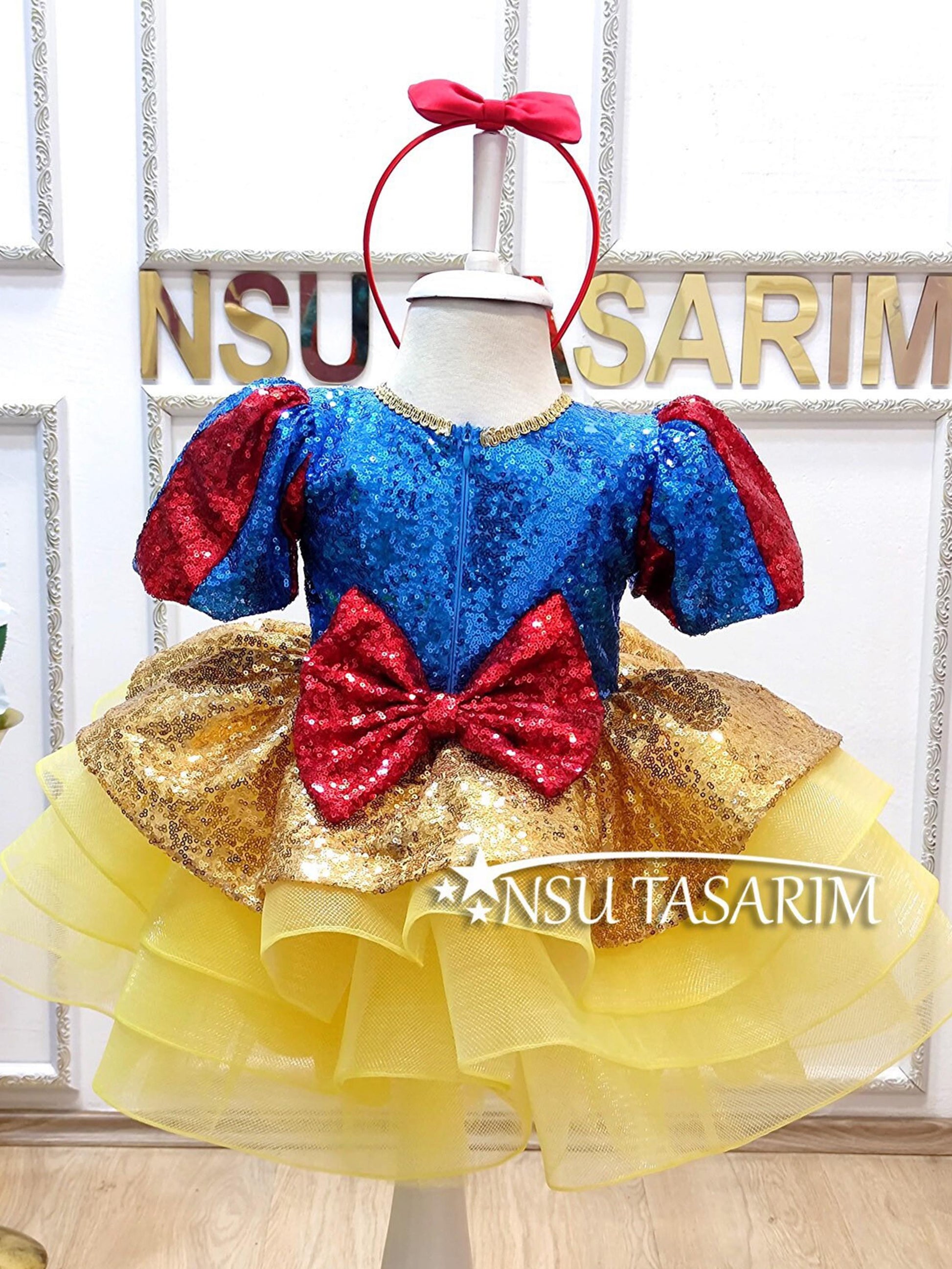 Snow white dress back close up