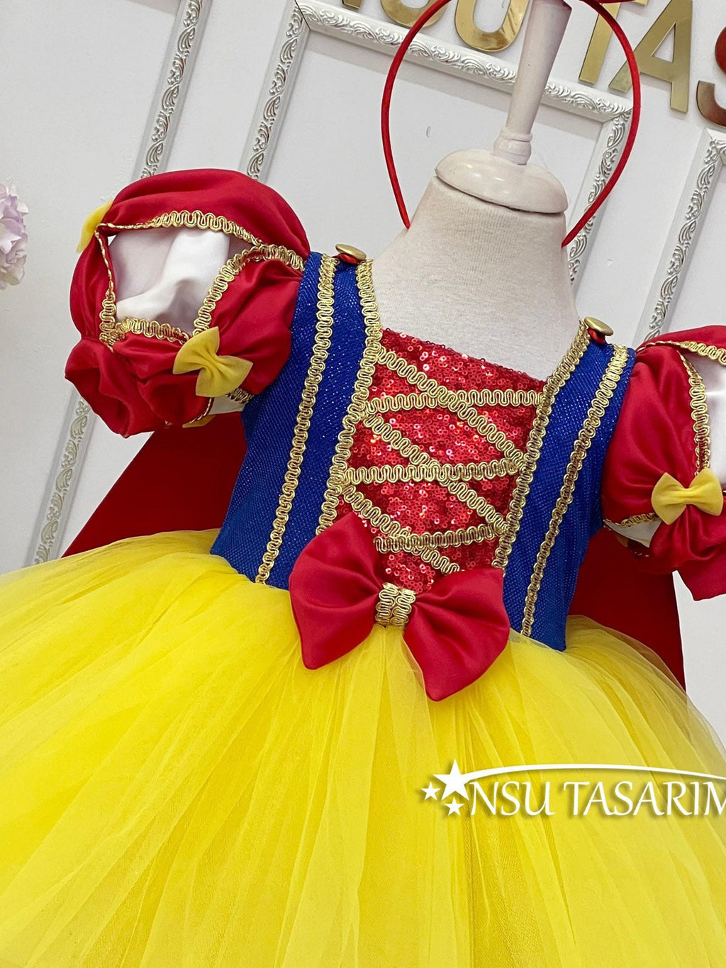 Snow white dress front top close up
