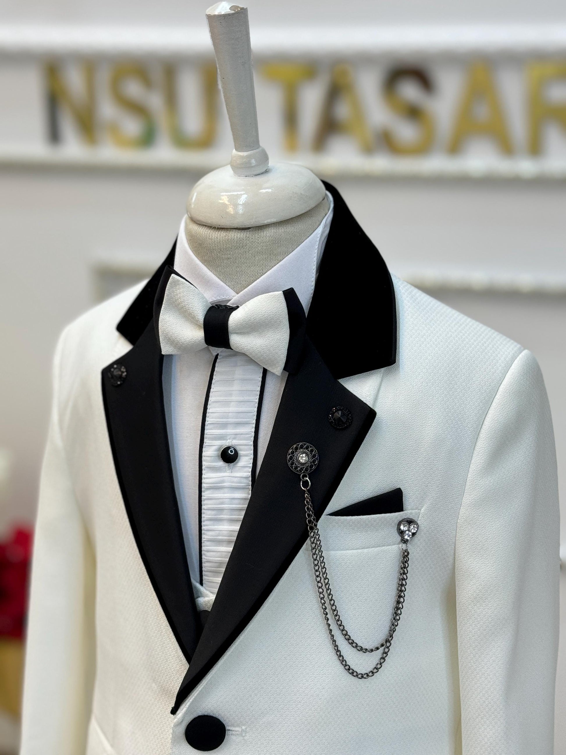 this tuxedo ensures comfort for your child during long