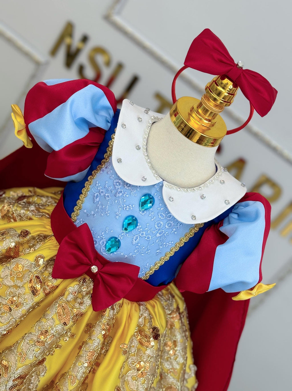 Snow White front sparkly button