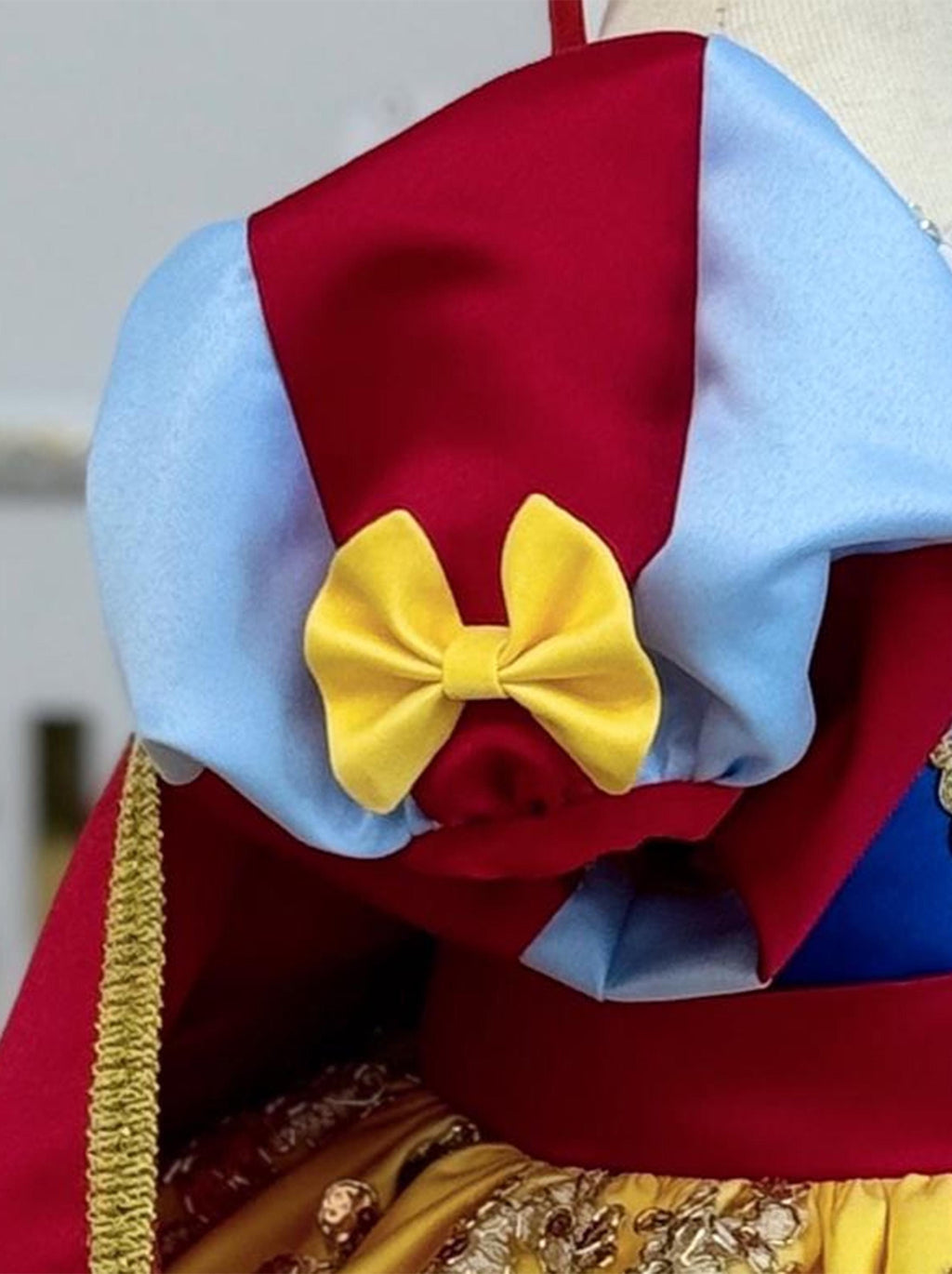 Snow White dress sleeve detail