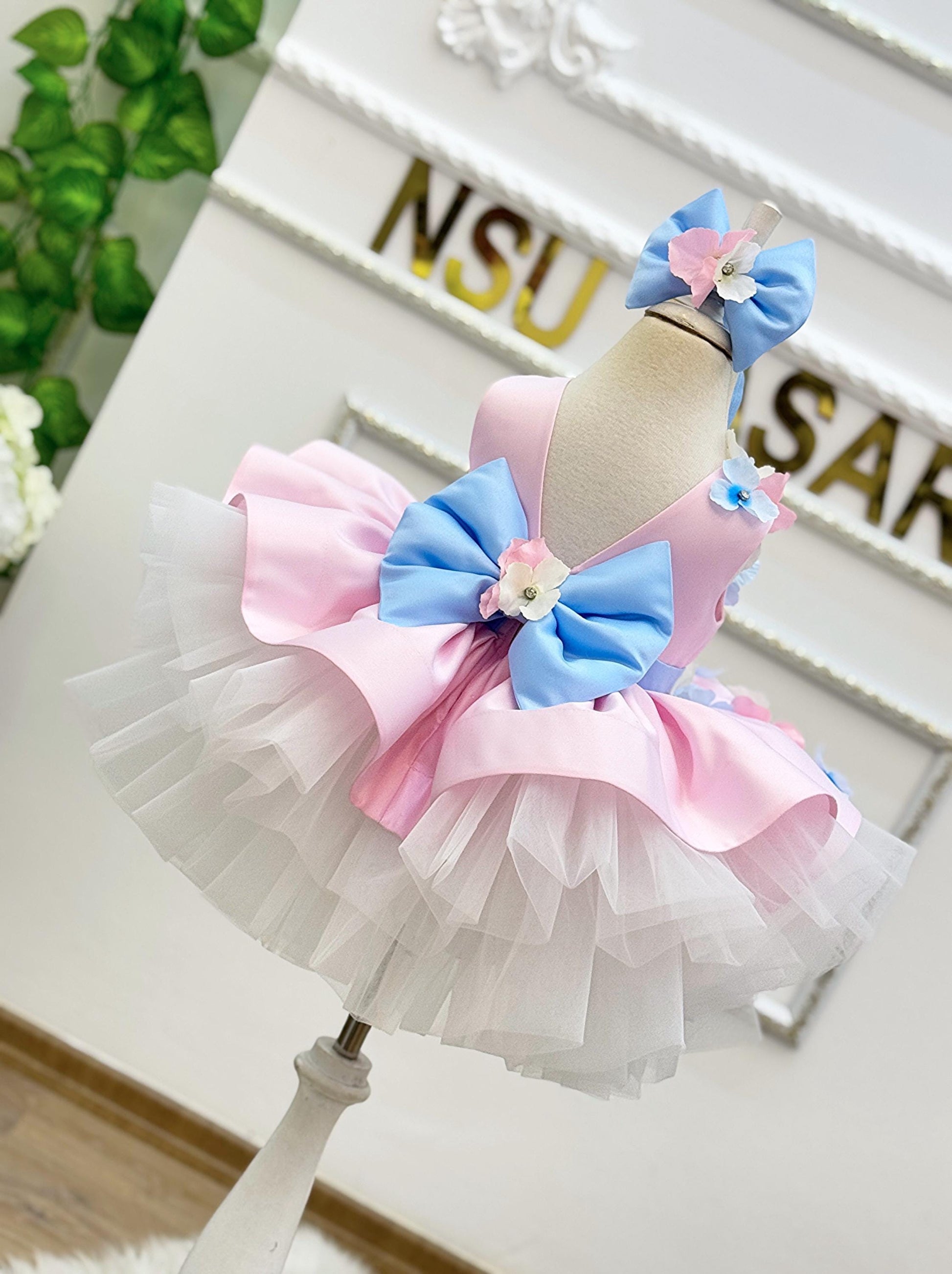 1st birthday dress. Baby girl dress. Birthday dress. 3d flowers dress. For special occasion